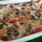 Tortellini in een kruidige tomatensaus met mozzarella en pesto