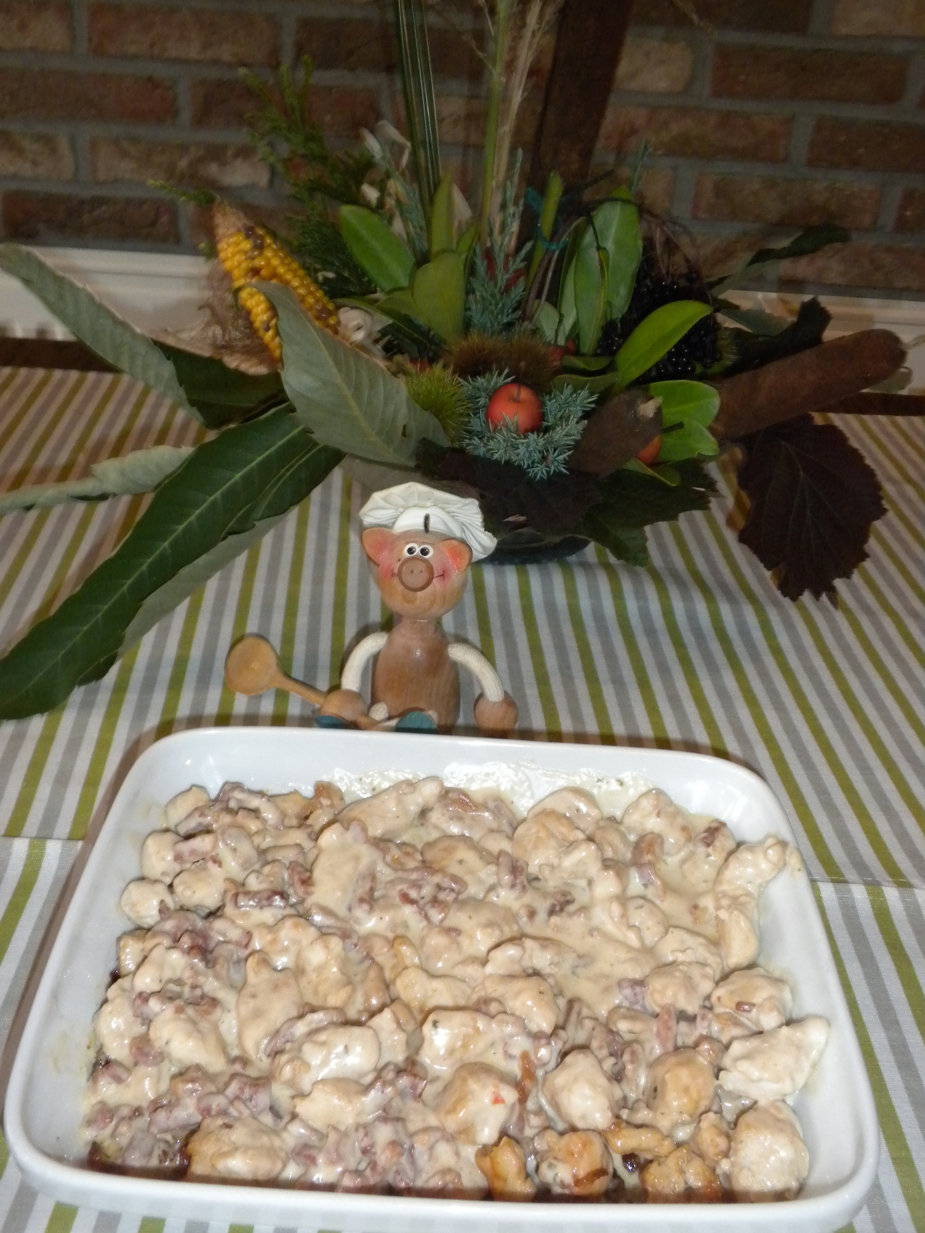 Kippenblokjes met gerookt spek in een zacht kuidensausje