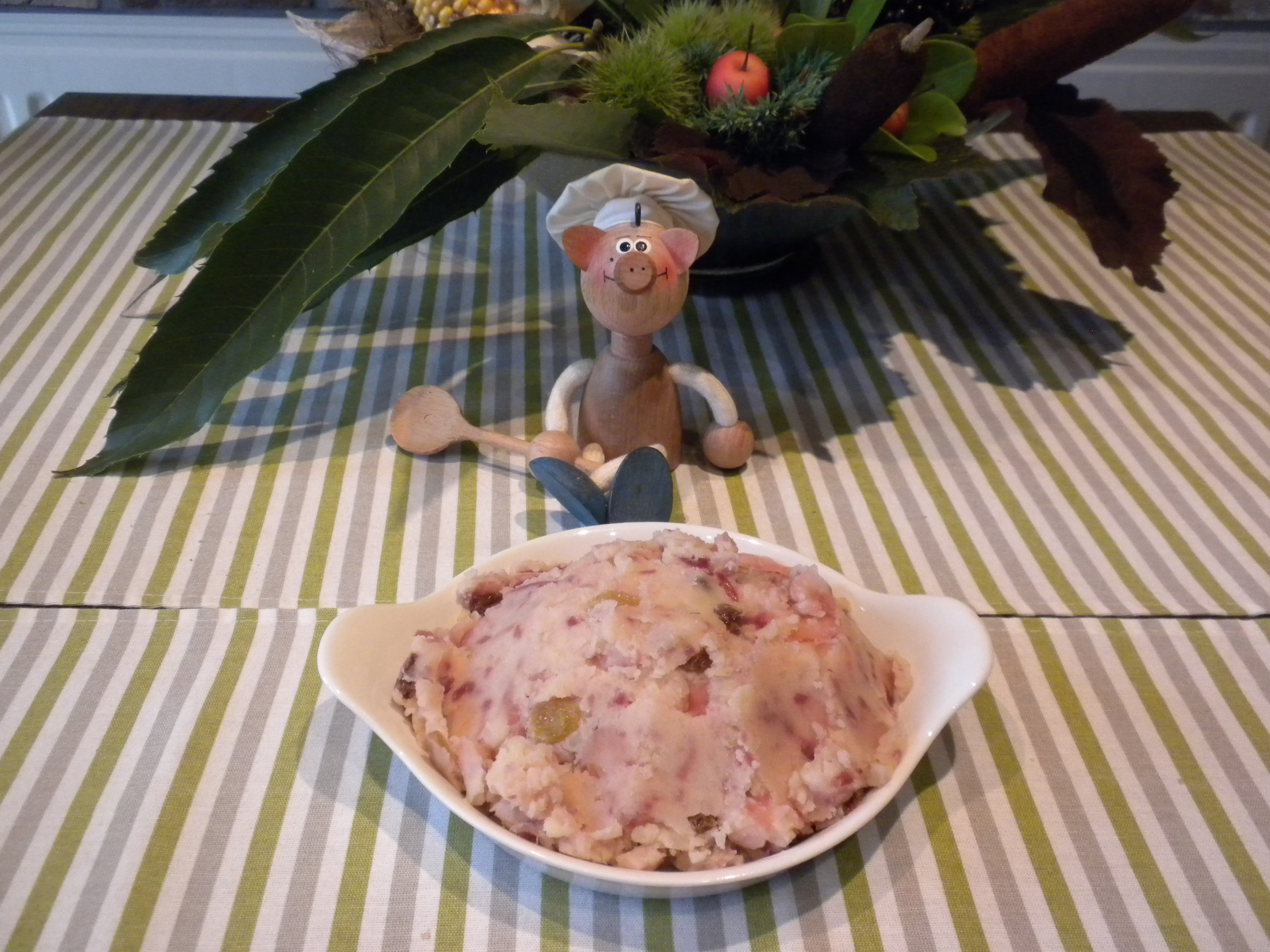 Aardappelpuree met rode kool, krenten en rozijnen