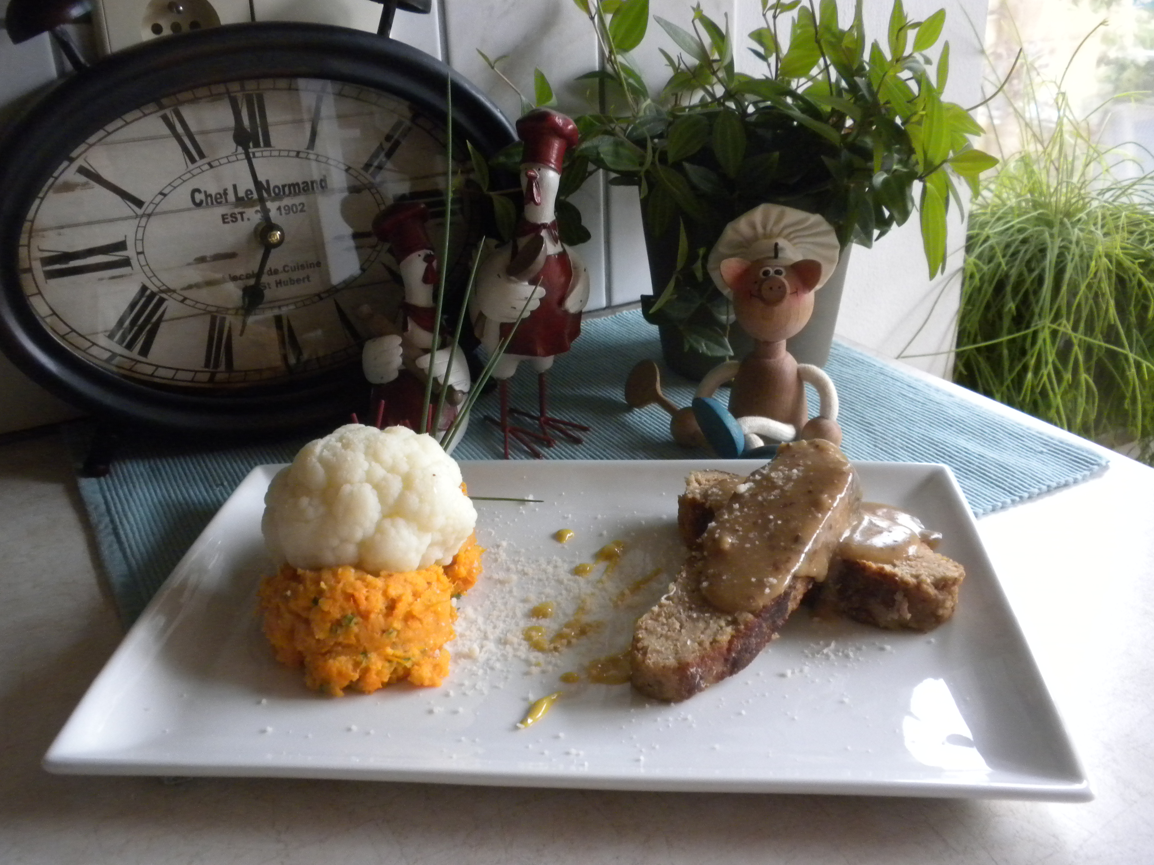 Dagschotel: vleesbroodje met bloemkool op een bedje van zoete aardappelpuree