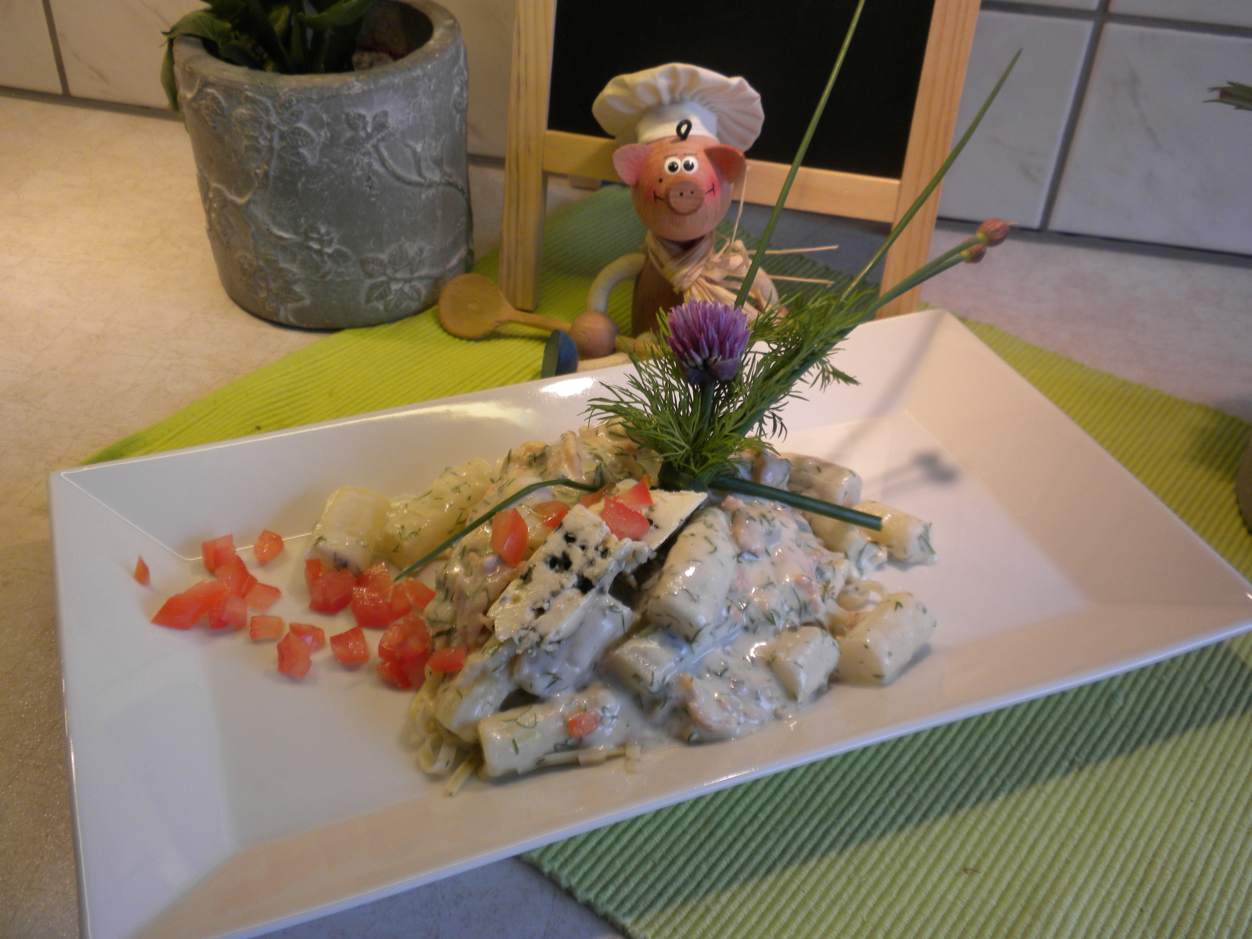 Asperges met pasta, zalm in een dille sausje