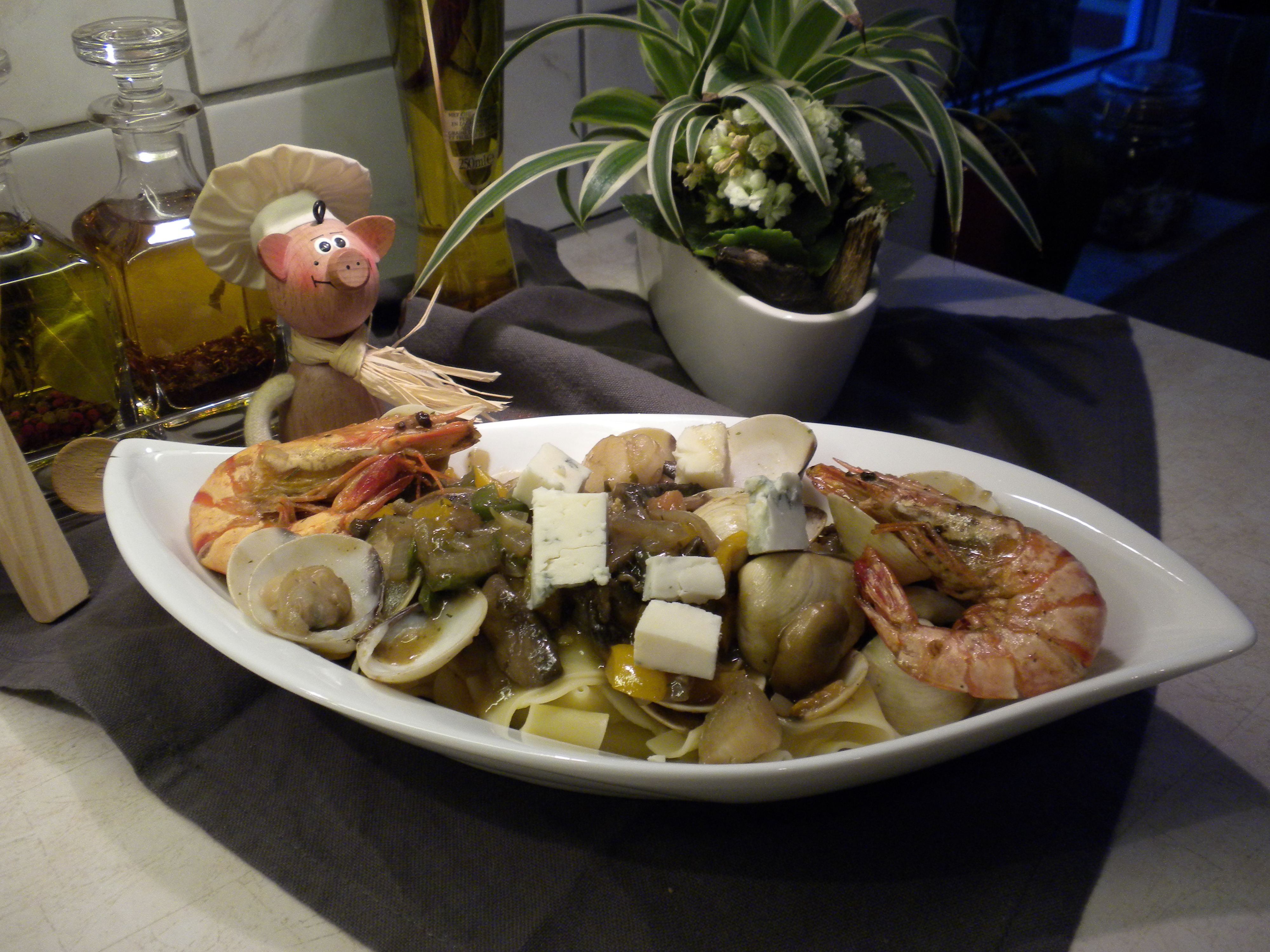 Clams met gorgonzola op een bedje van pasta