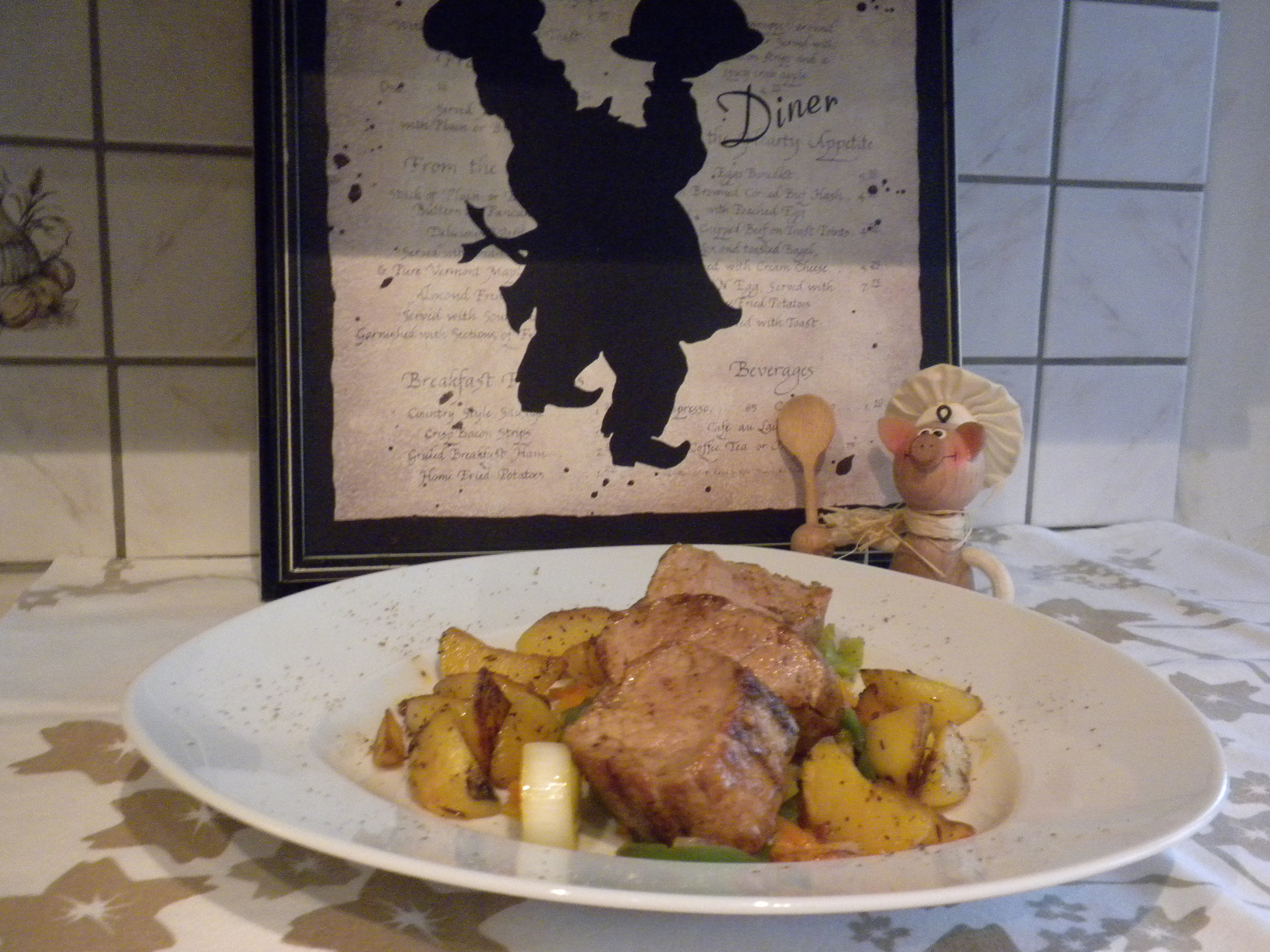 Varkenshaasje goed gekruid met zijn garnituren