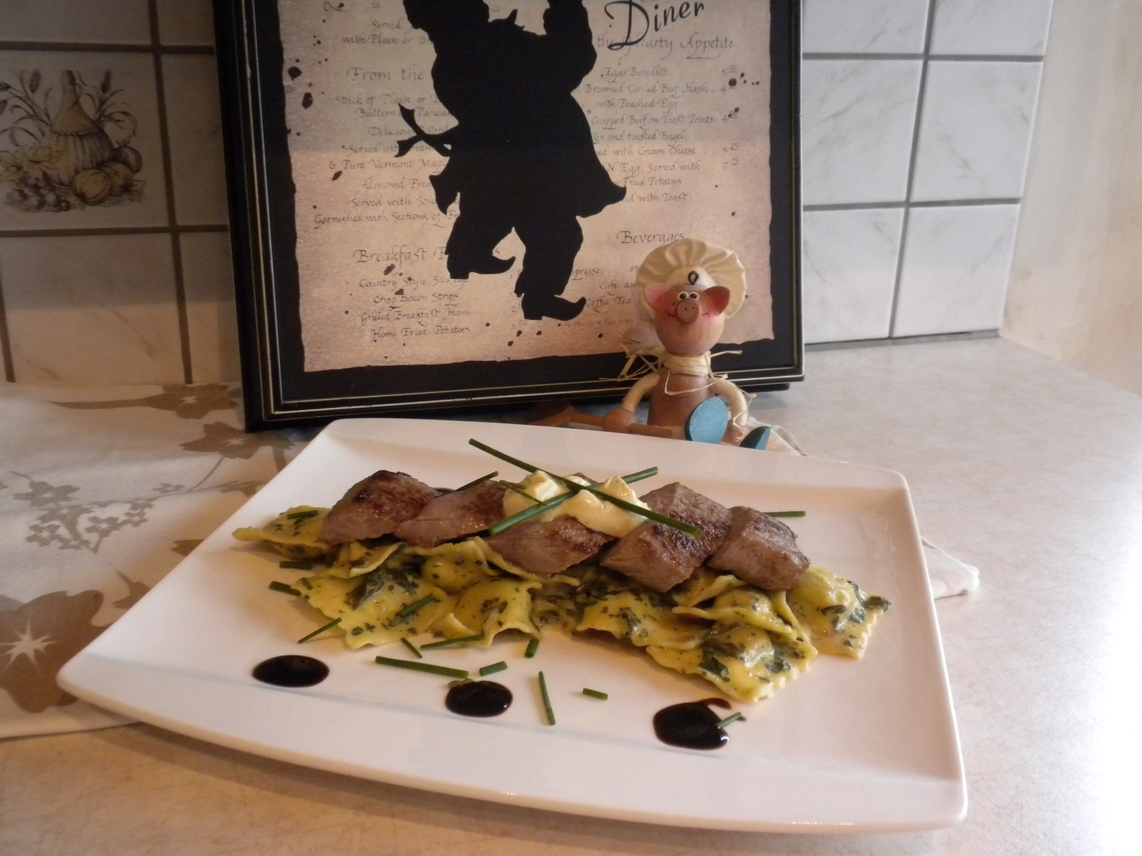 Lamsfilet op een bedje van ravioli met spinazie