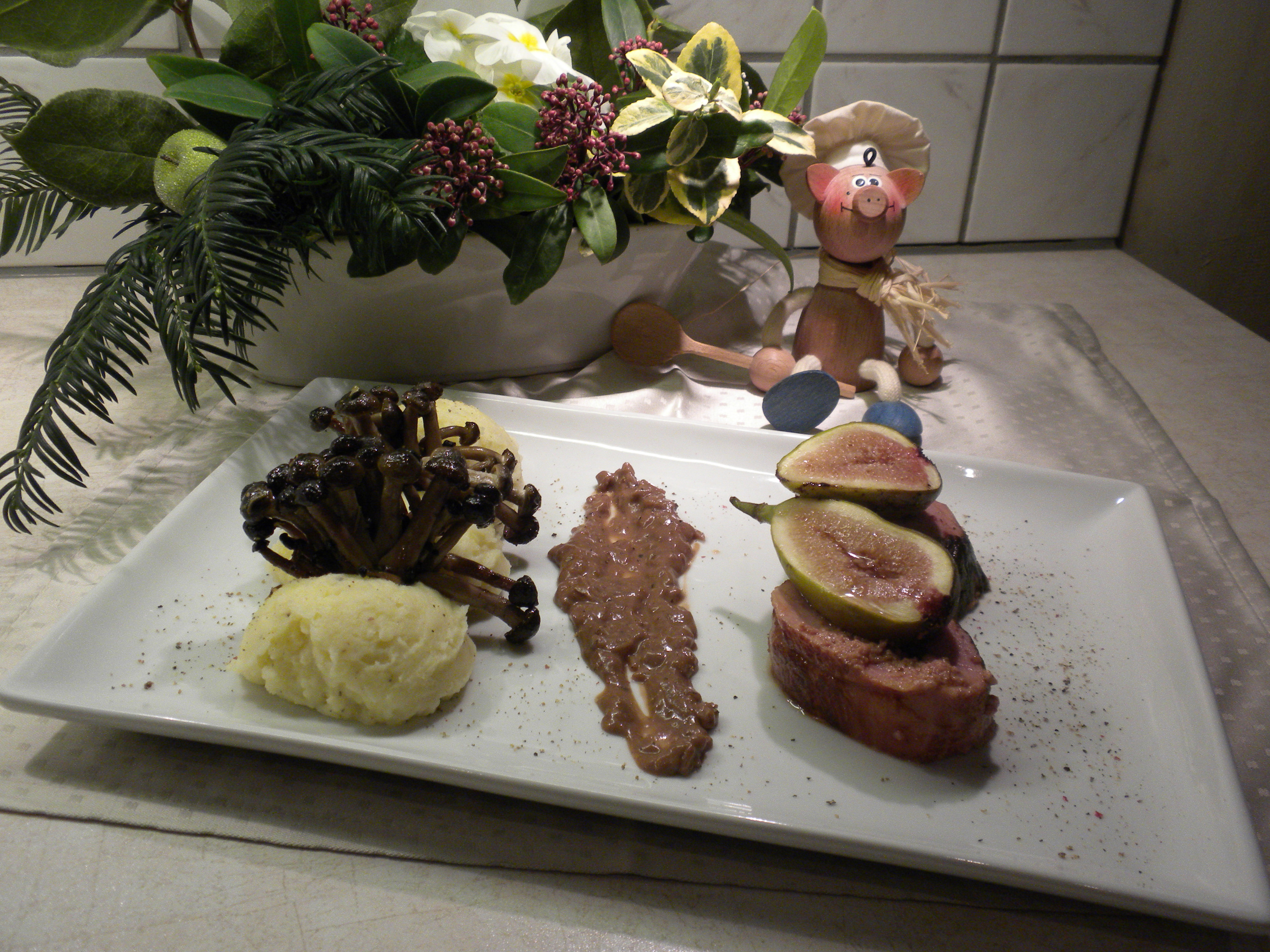 Ardeens varkenshaasje met vijgen en beukenzwammen