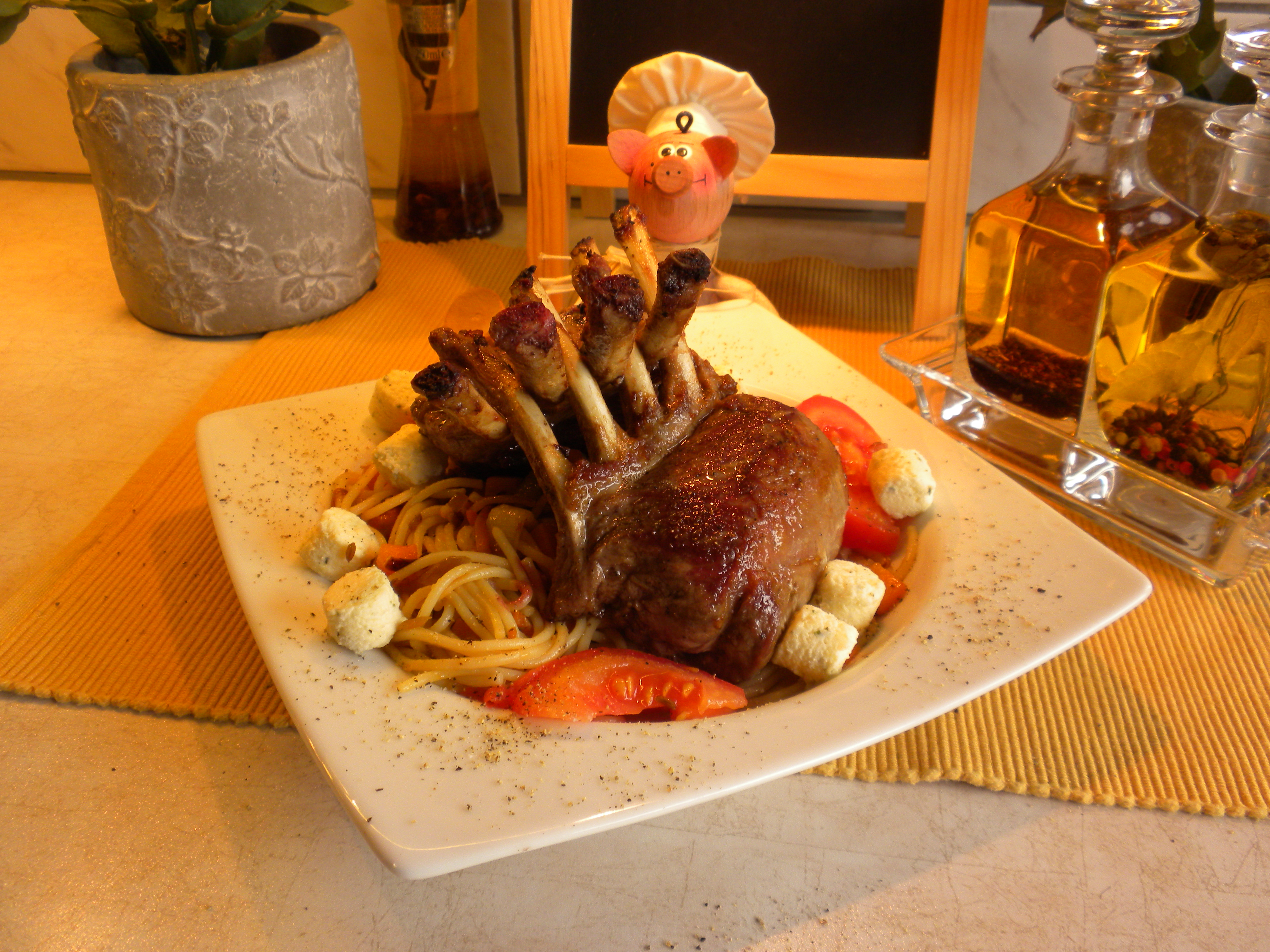 Lamskroon met pasta en pittige groenten  