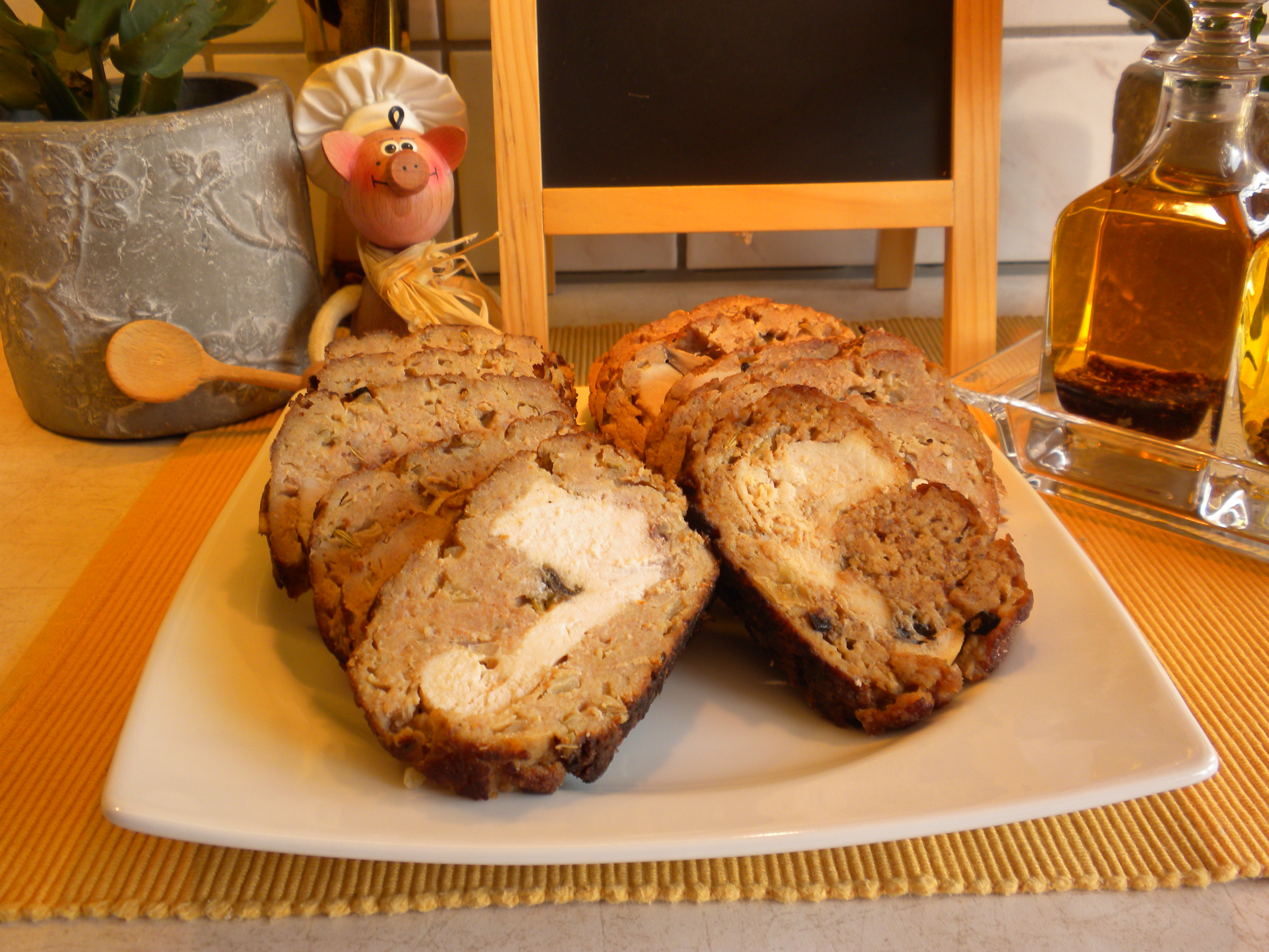 Kippenvleesbrood gevuld met kip , champignons ...