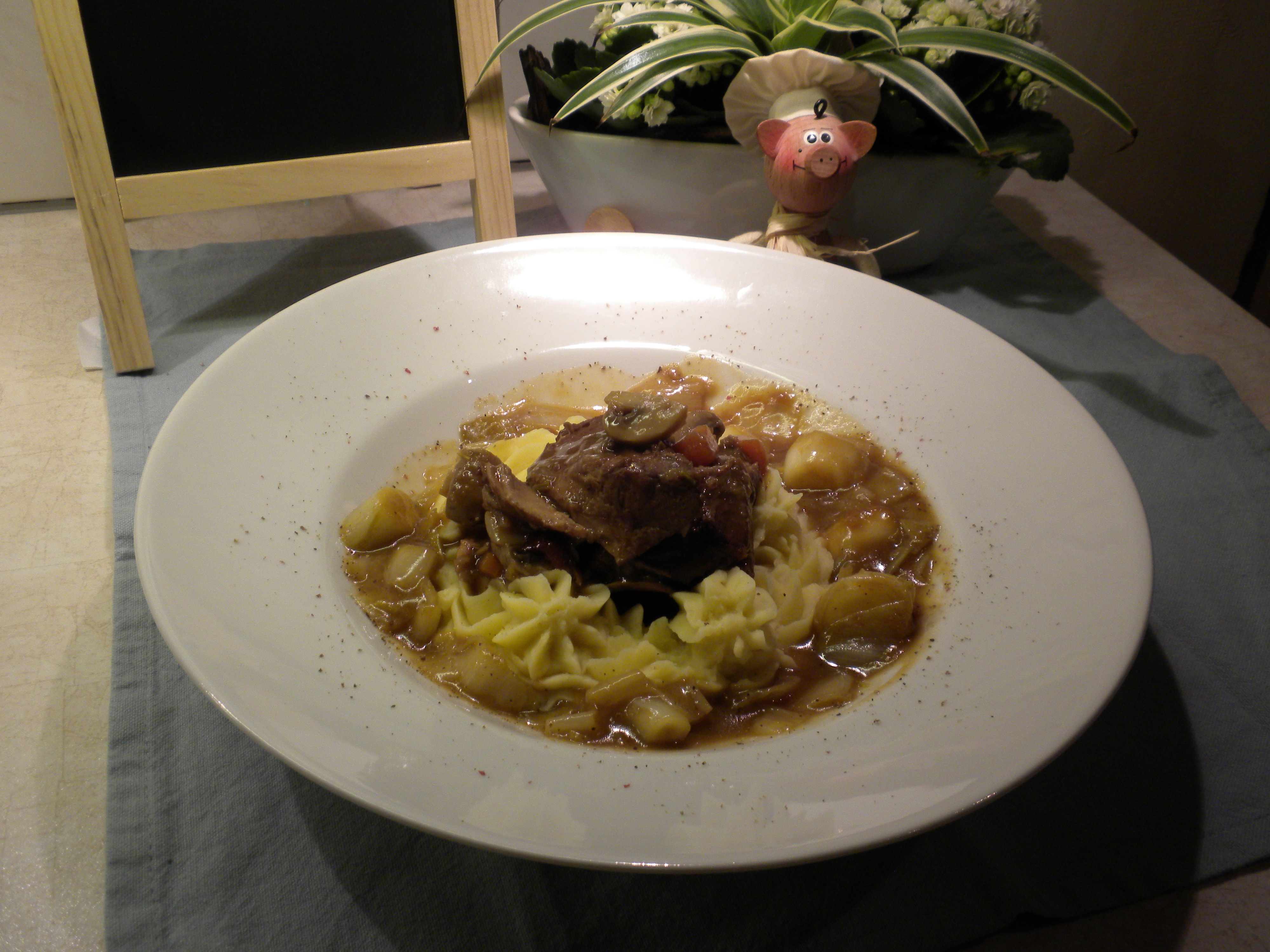 Blinde vink in een nestje van puree