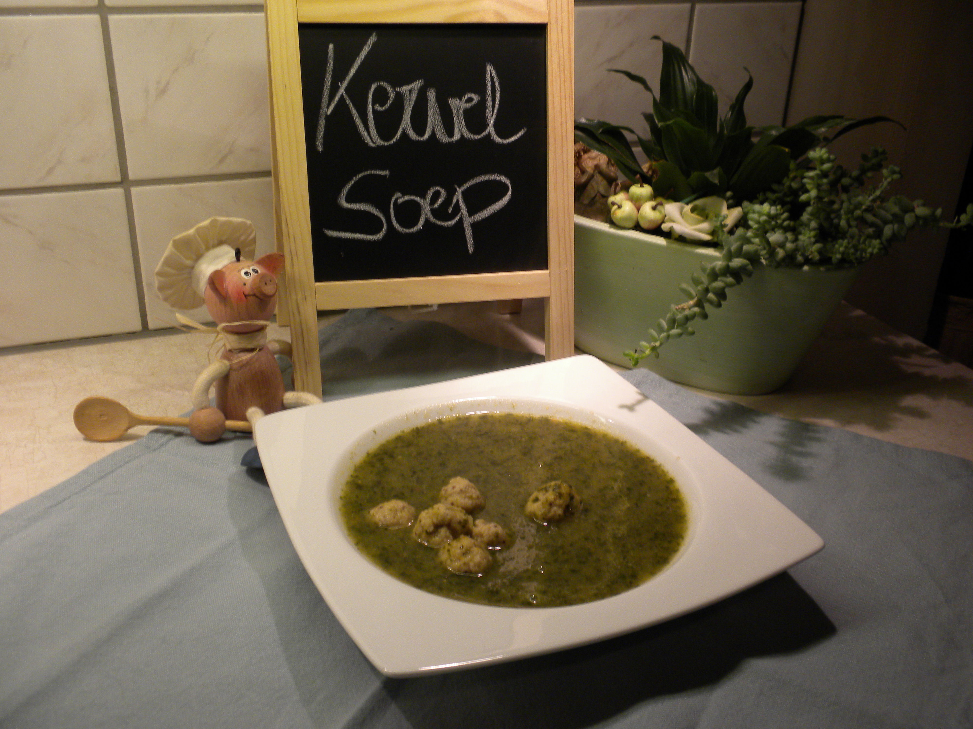 Soep : chervil soup with meatballs