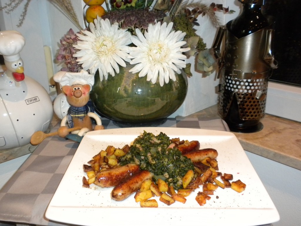 Dagschotel: worstjes met spinazie en pittige aardappelblokjes