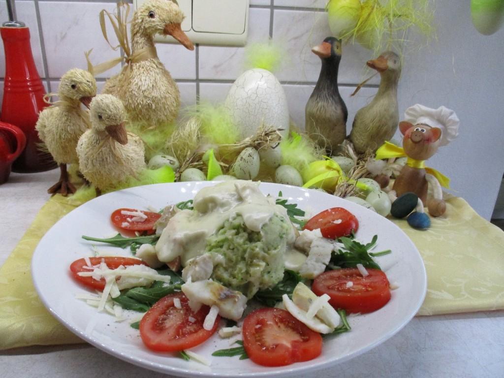 Dagschotel: een bedje van rucola en tomaat met broccolipuree vergezeld van pangasiusfilet in een triootje van kaas (saus )