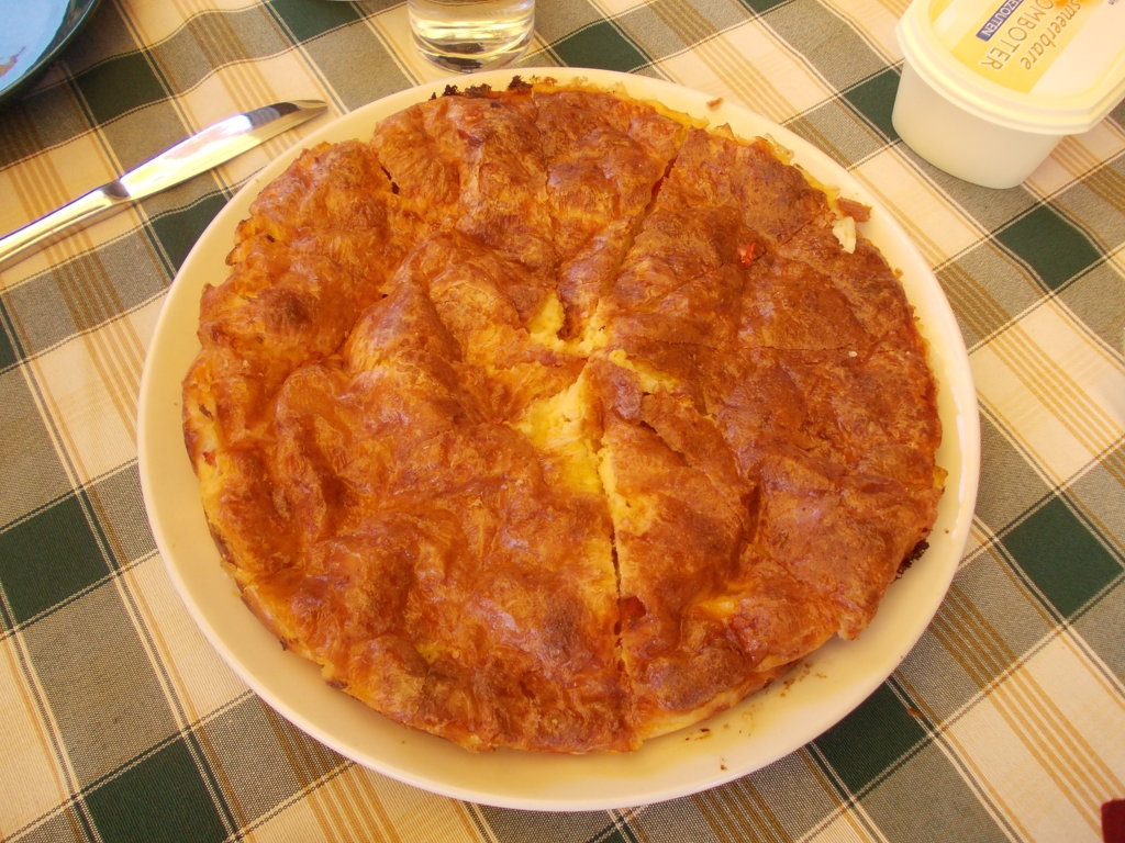 Broodquiche met kaas en tomaten