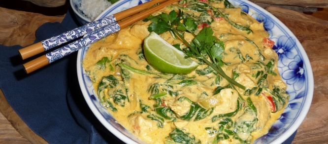 Slanke kip korma met spinazie