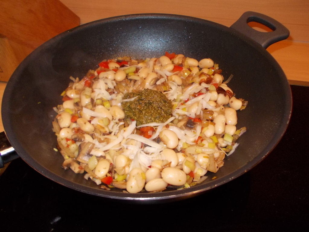 Italiaanse witte bonen met pesto en gedroogde tomaten