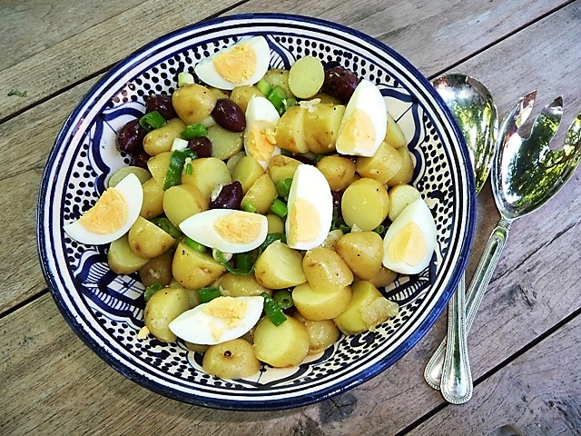 Tapas: Aardappelsalade met ei en olijven