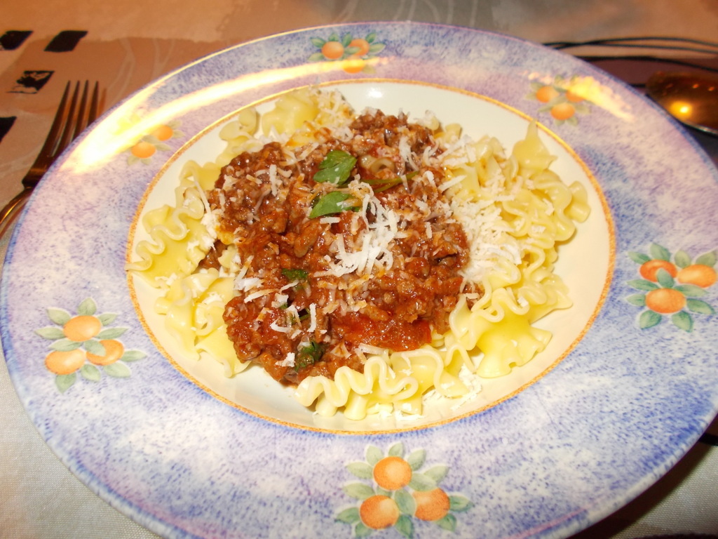 Pasta met pittig zoete gehaktsaus, geinspireerd door Nigella Lawson