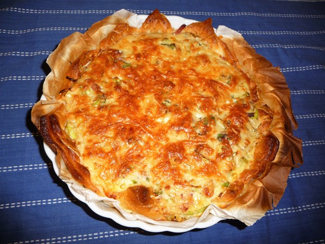 Winterse quiche met spruitjes en rookworst