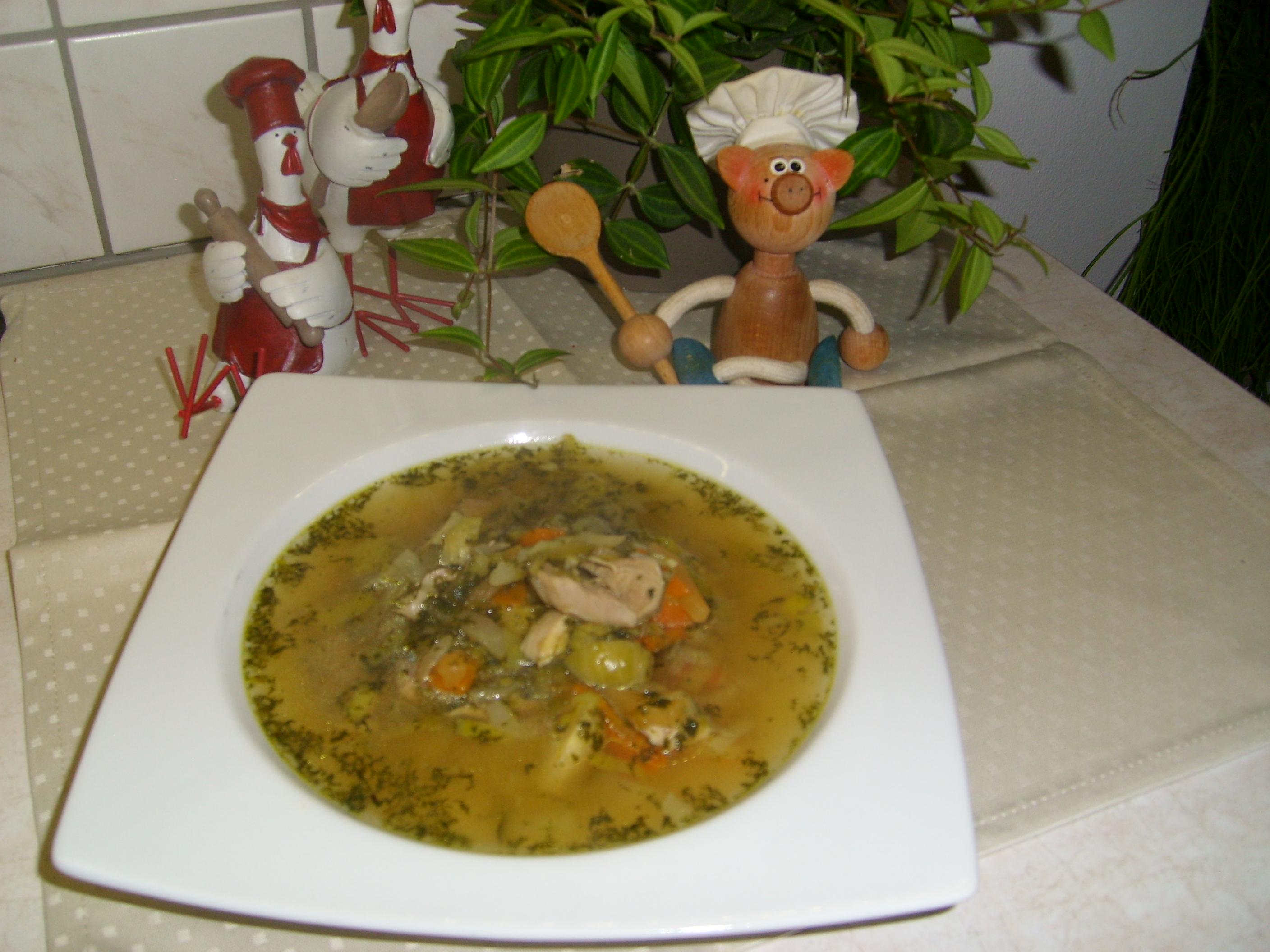 Soep van de dag: heldere bouillon met kalkoenreepjes