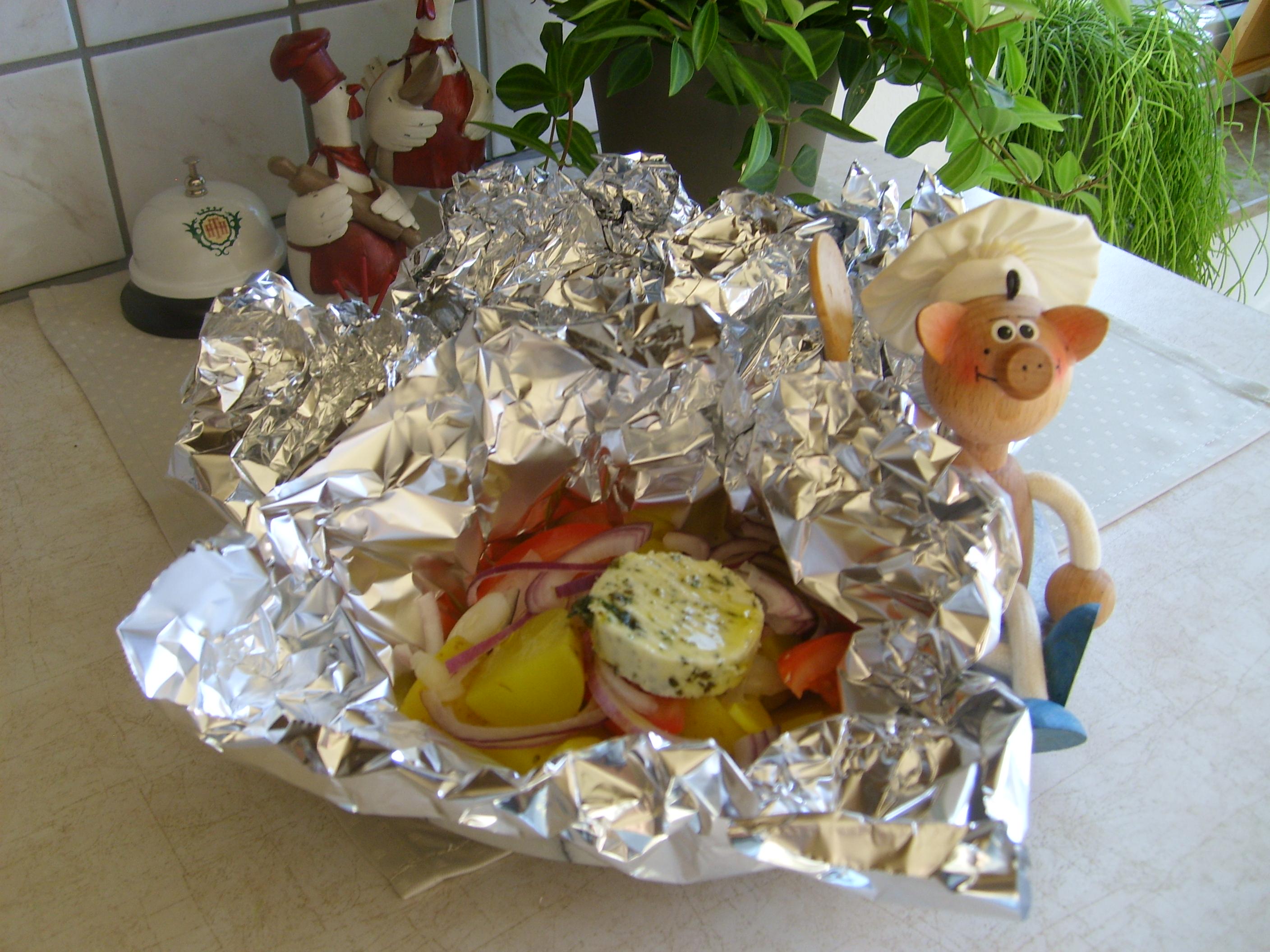 Aardappelsla voor op de bbq in een pakketje