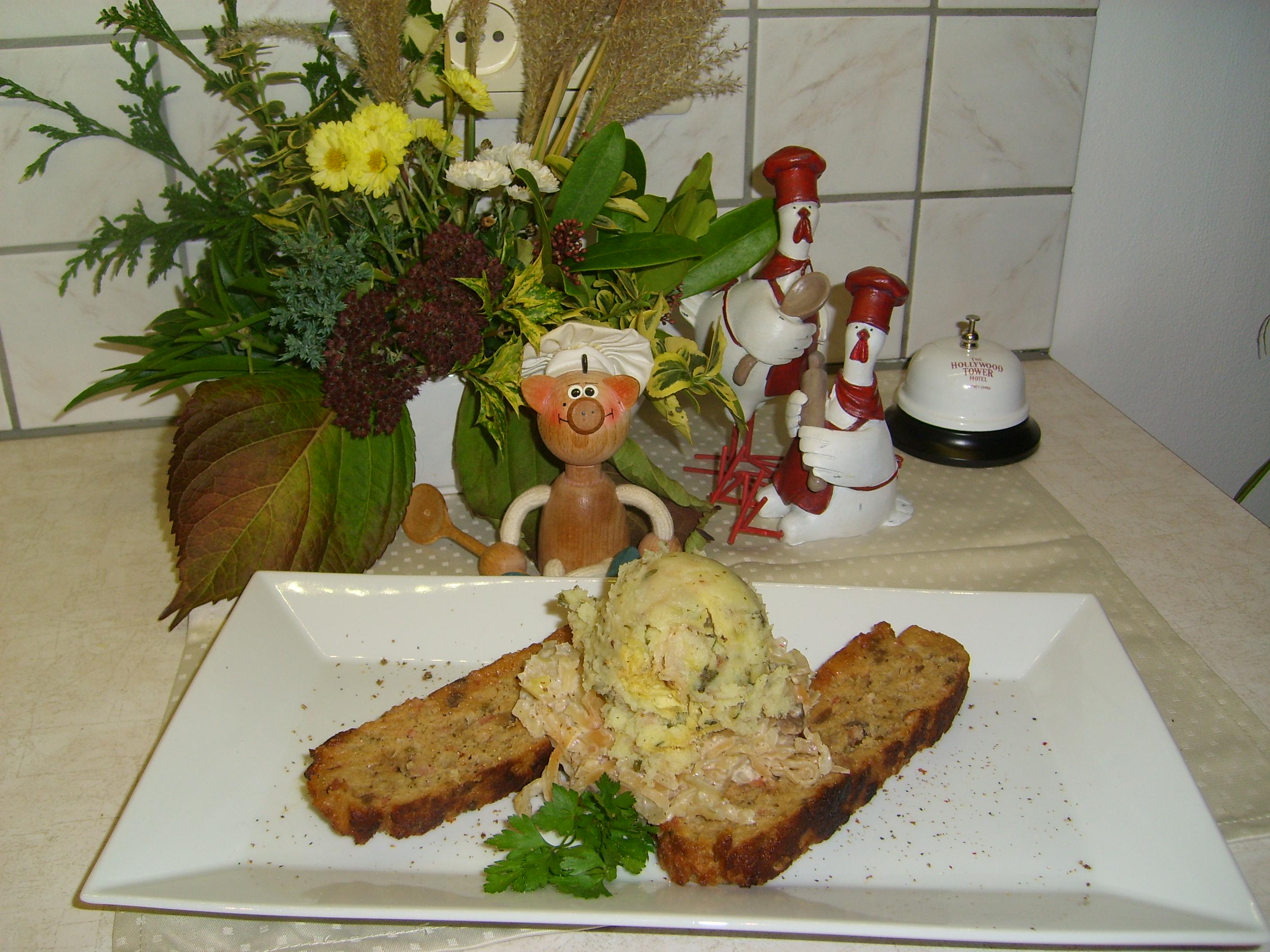 Dagschotel: gehaktbroodje met puree en witte kool
