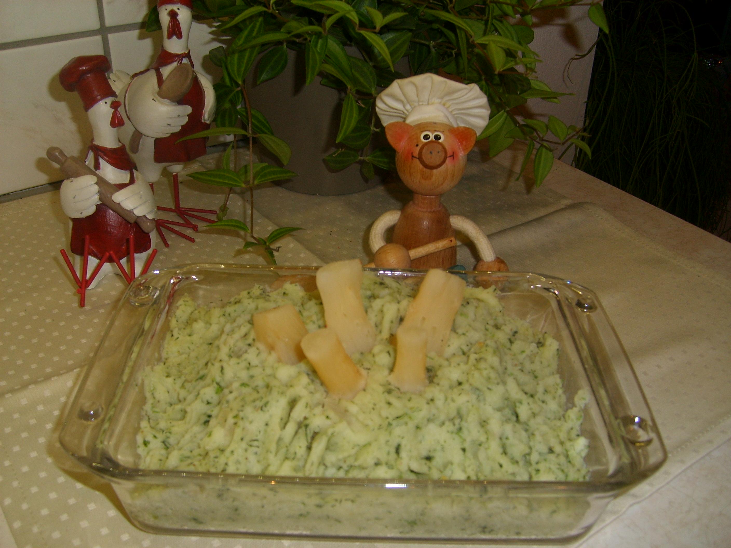 Aardappelpuree in het groen met schorseneren