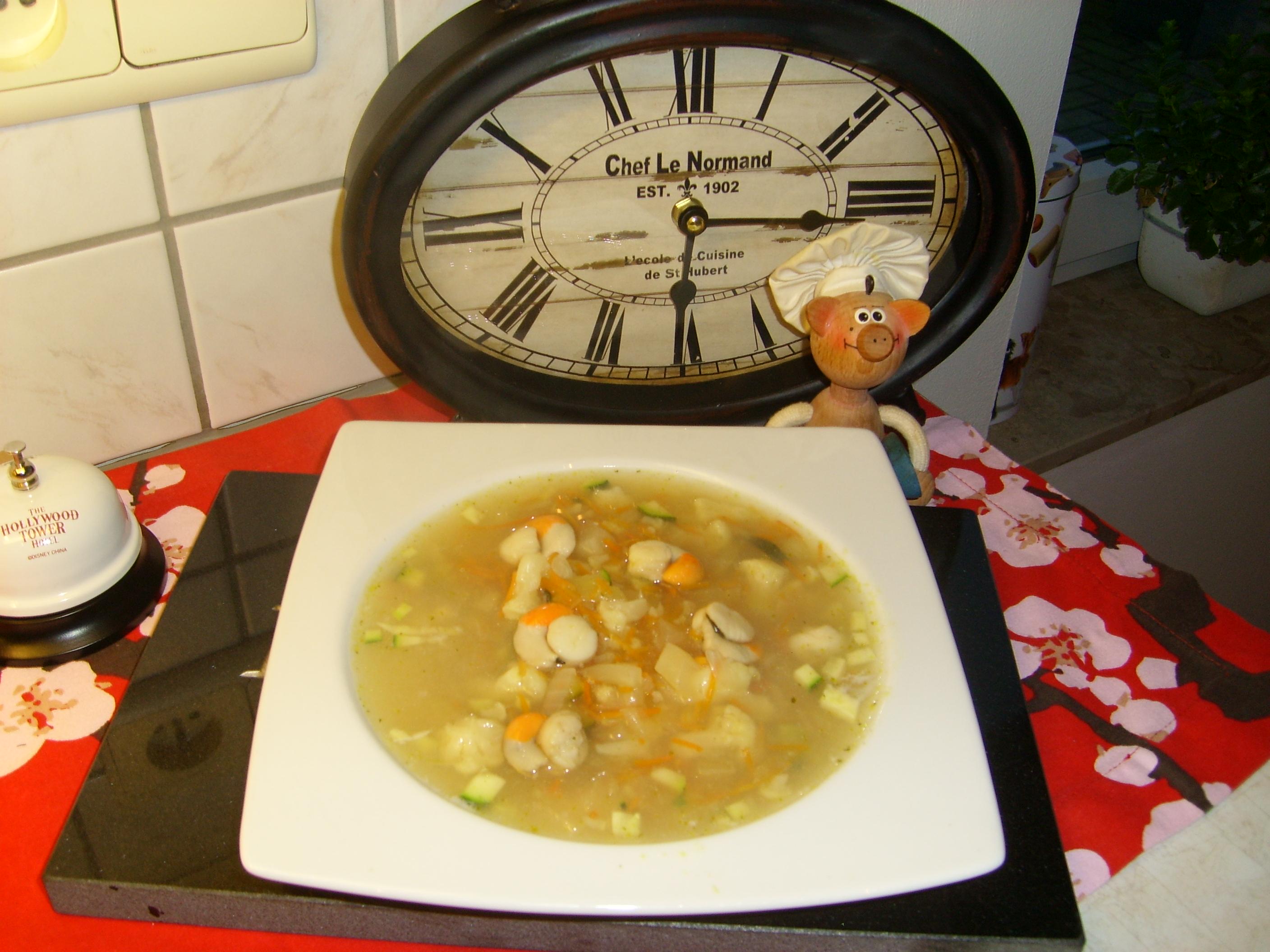 Soep van de dag: bouillon van frisse groenten met St-jacobsvruchten