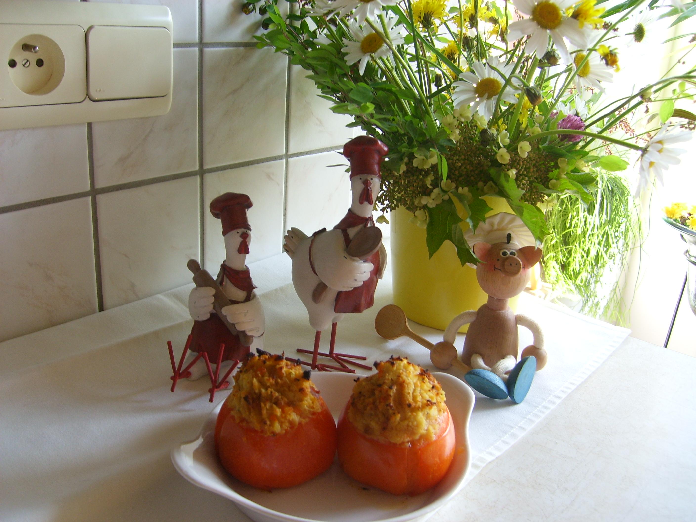 Aardappelpuree in een tomaatje