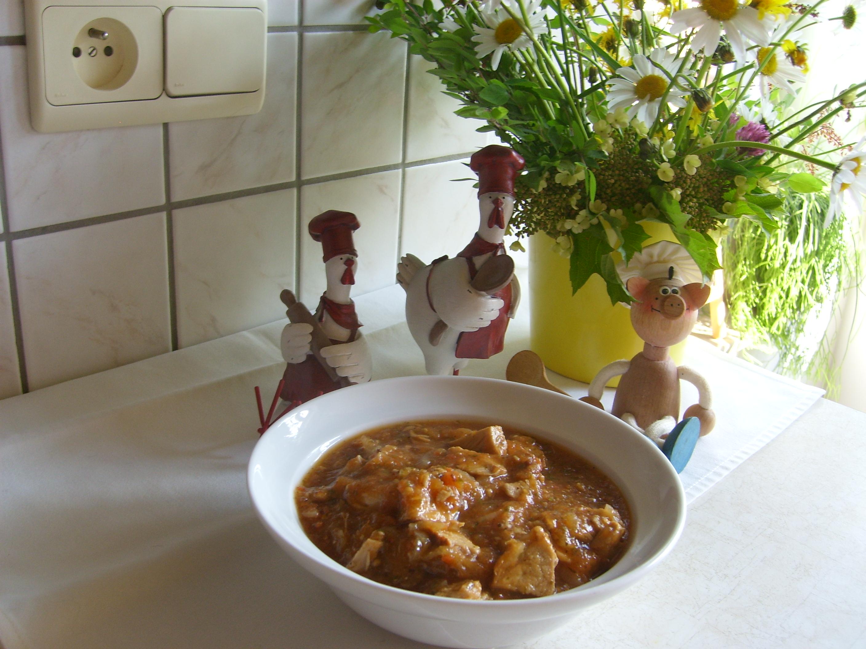 Stoofpotje van kalfsmedaillon in een tomatenkoriandersausje