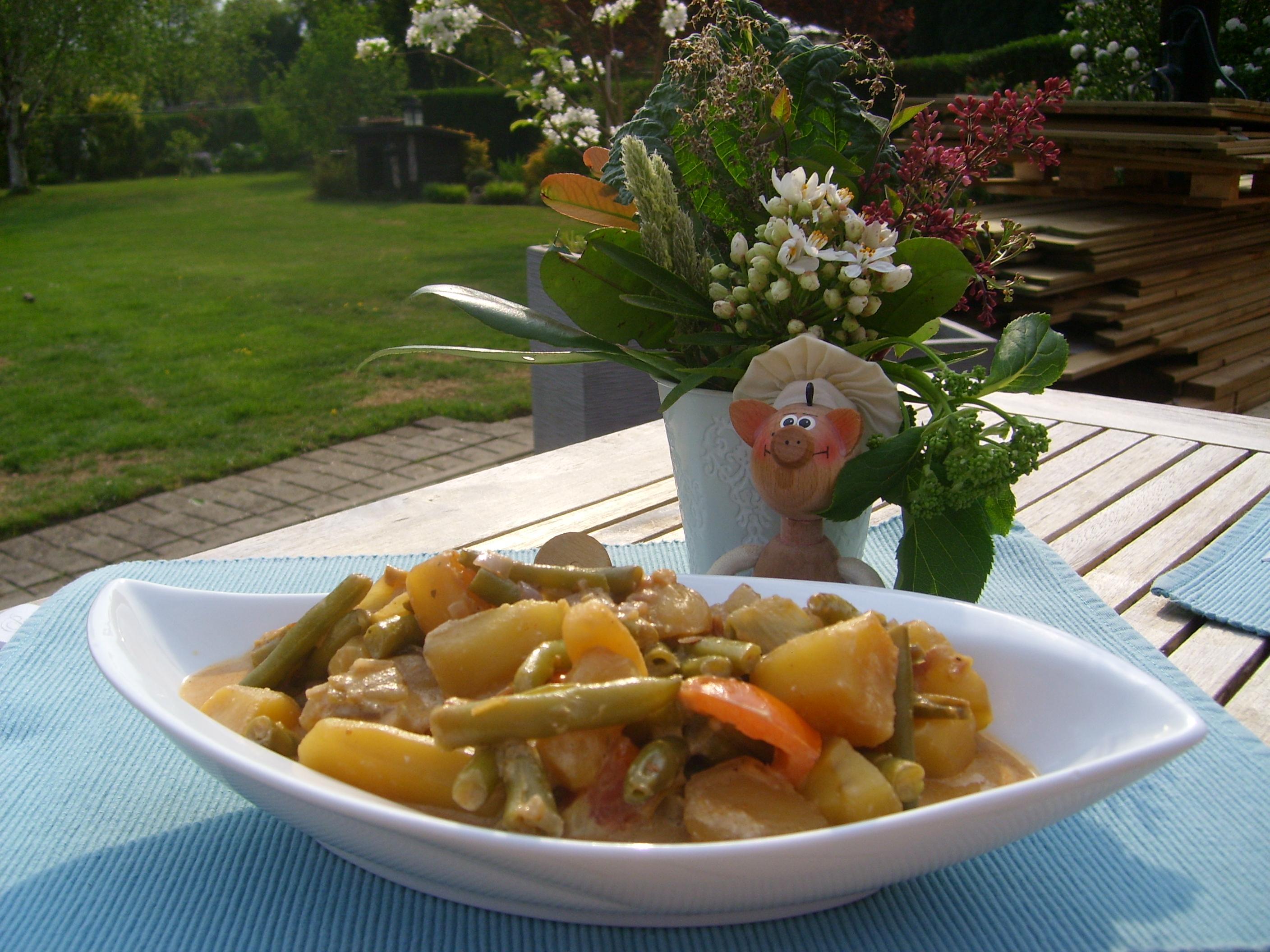 Aardappel-groenten bordje op de boerenbuiten