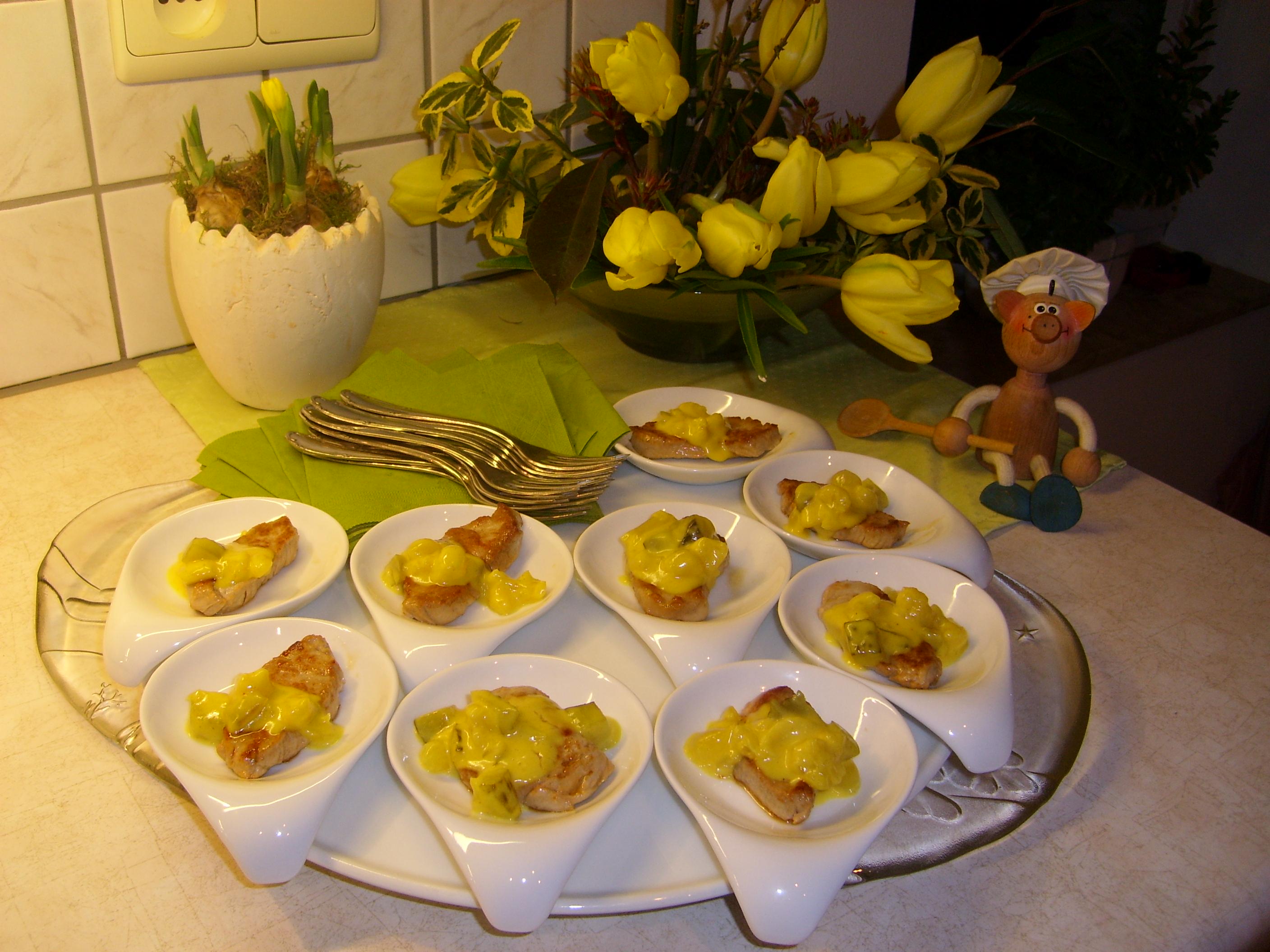 Hapje: varkenshaasje met een pickelssausje