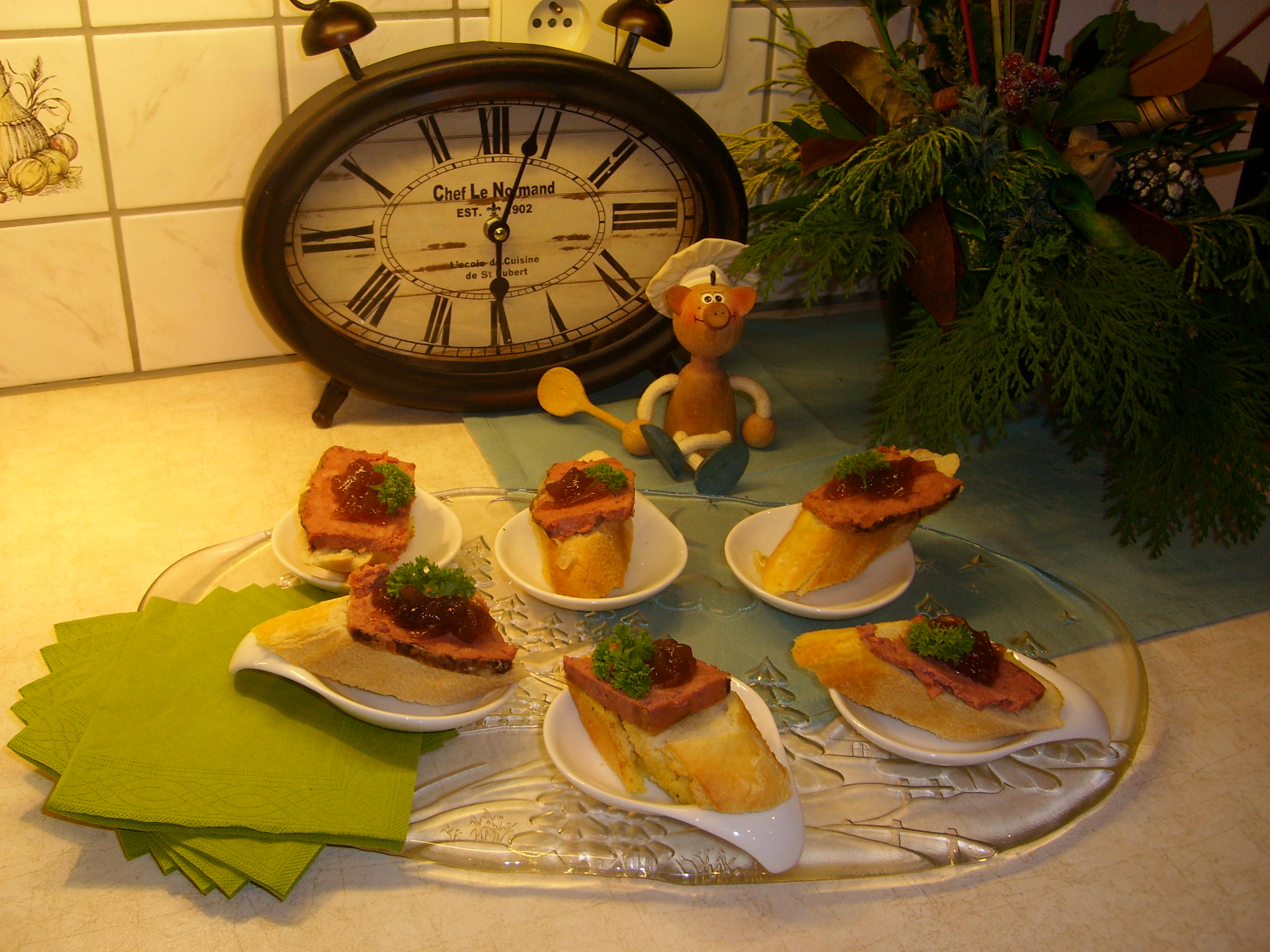 Hapje: lookbroodje met hazenpaté en uienconfituur