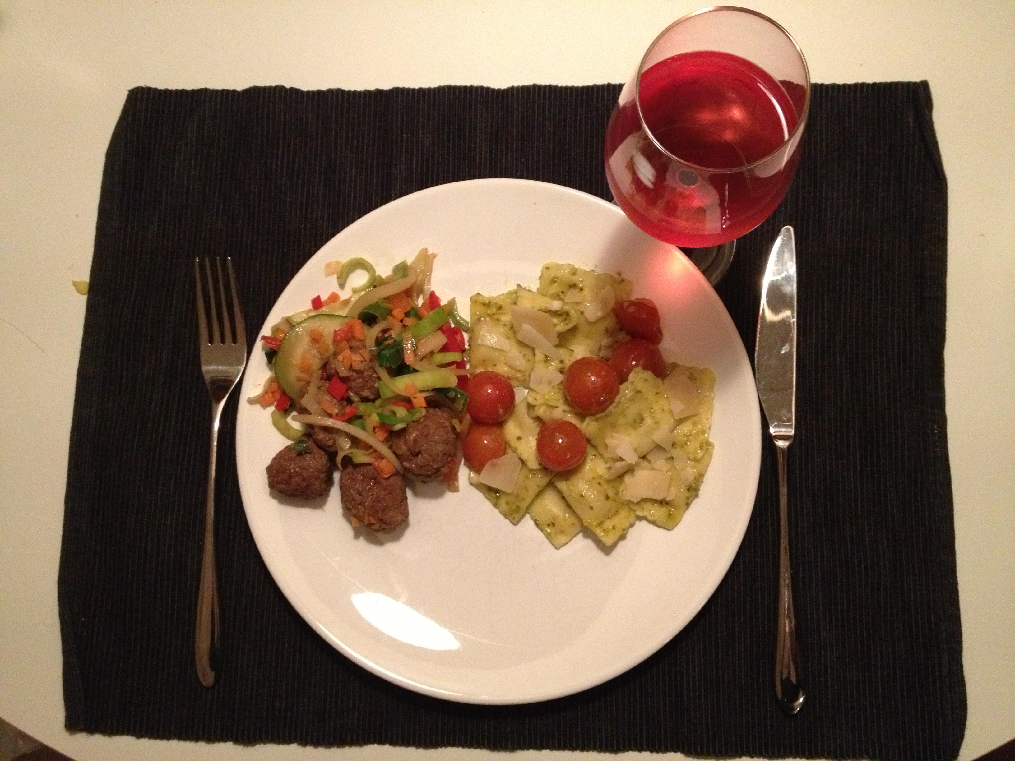 Pesto ravioli met balletjes