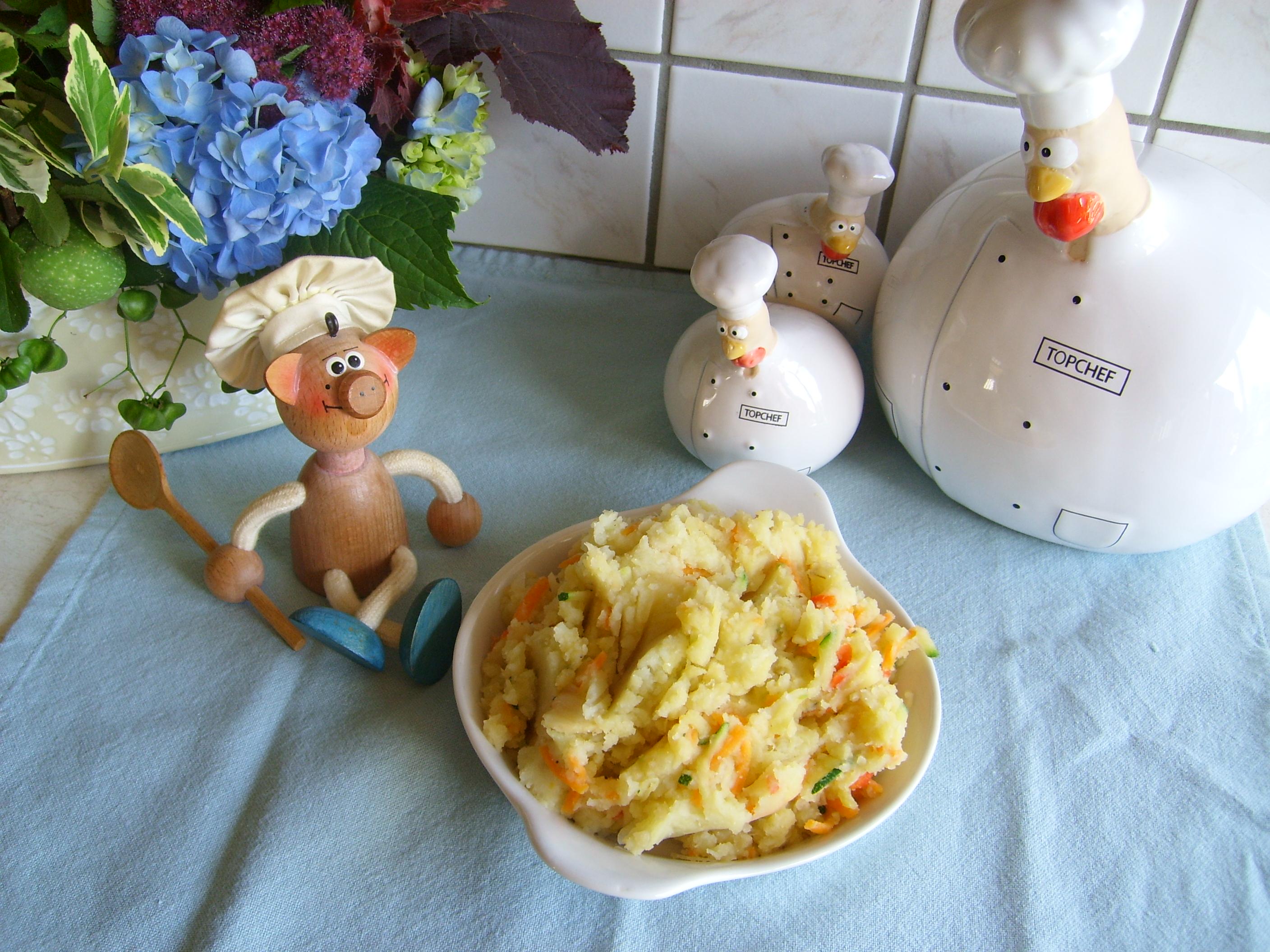 Aardappelpuree met fijne zomerse groenten