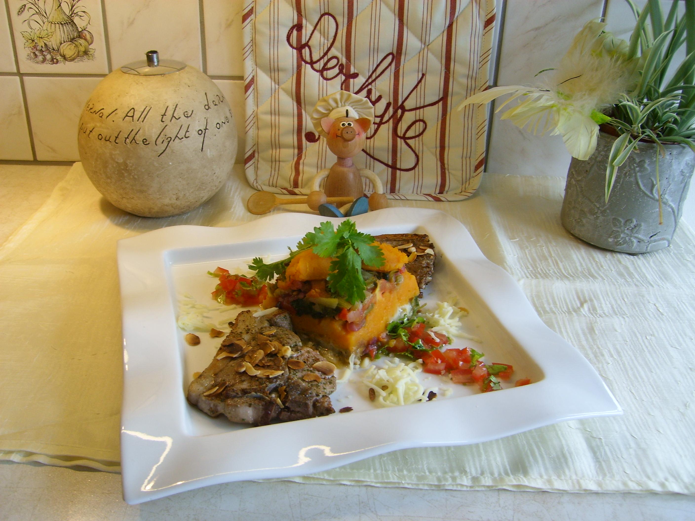 Lamscotelet geserveerd met savooikool en zoete aardappel