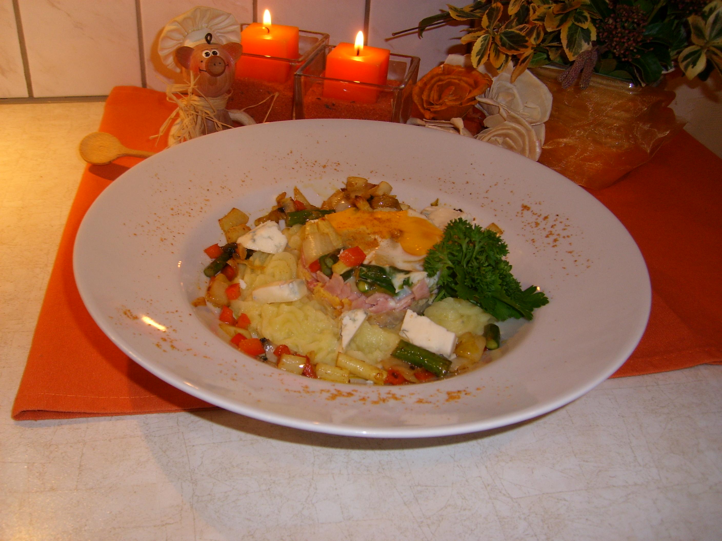 Eitje met verse groenten alle overschotjes bijeen