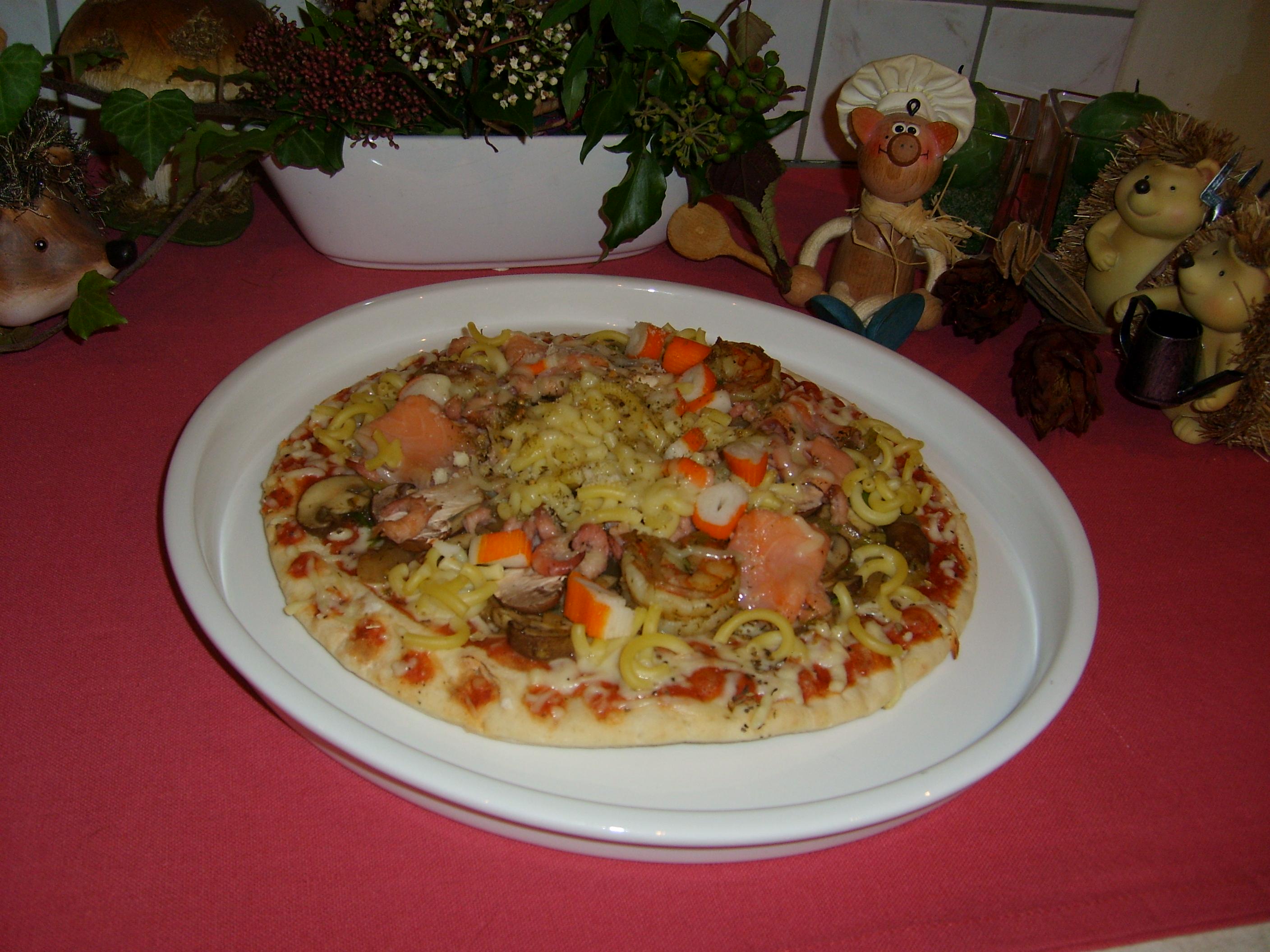 Pizza-pasta met zeevruchten