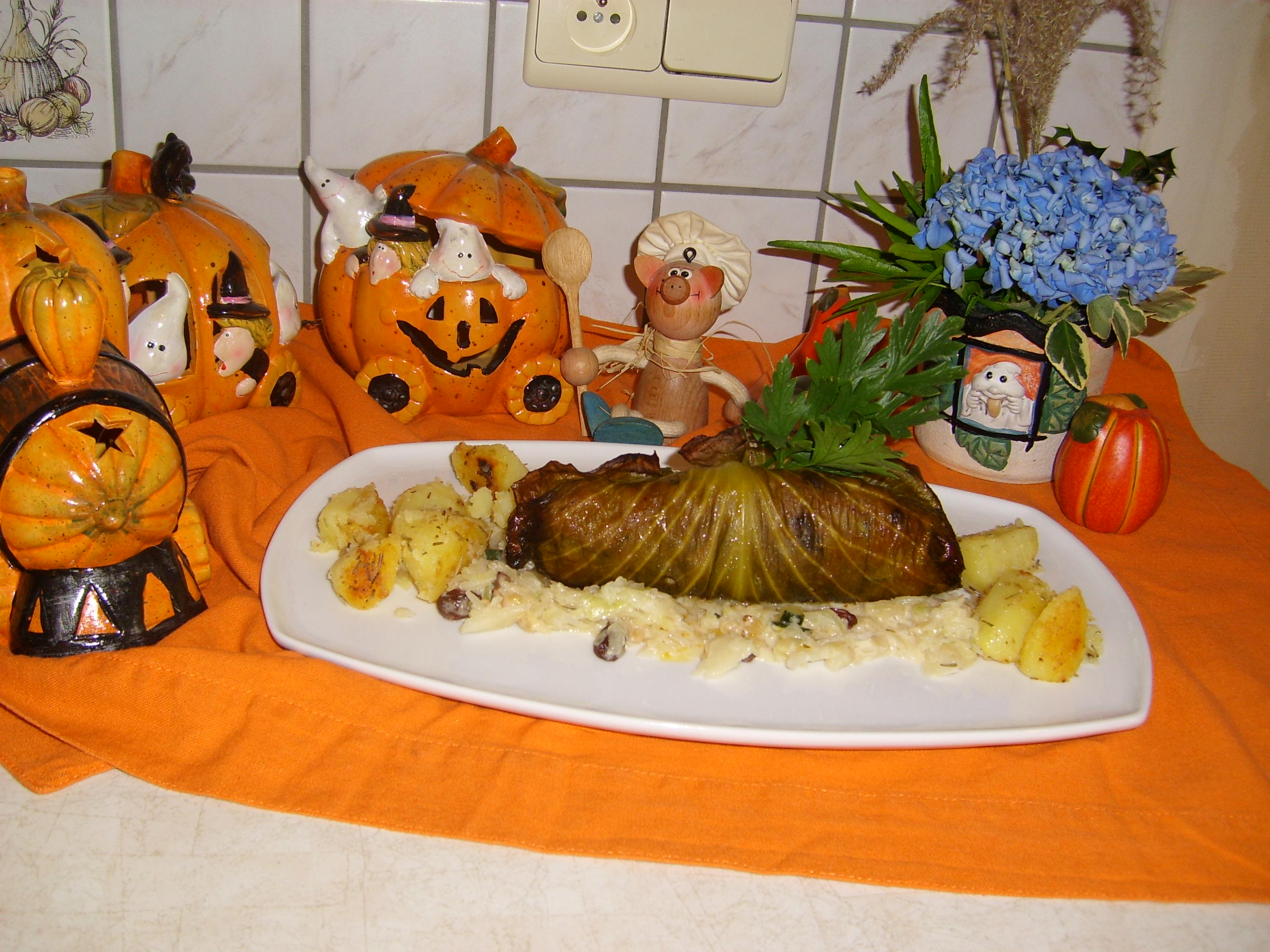 Vleesbroodje apart geserveerd met witte kool