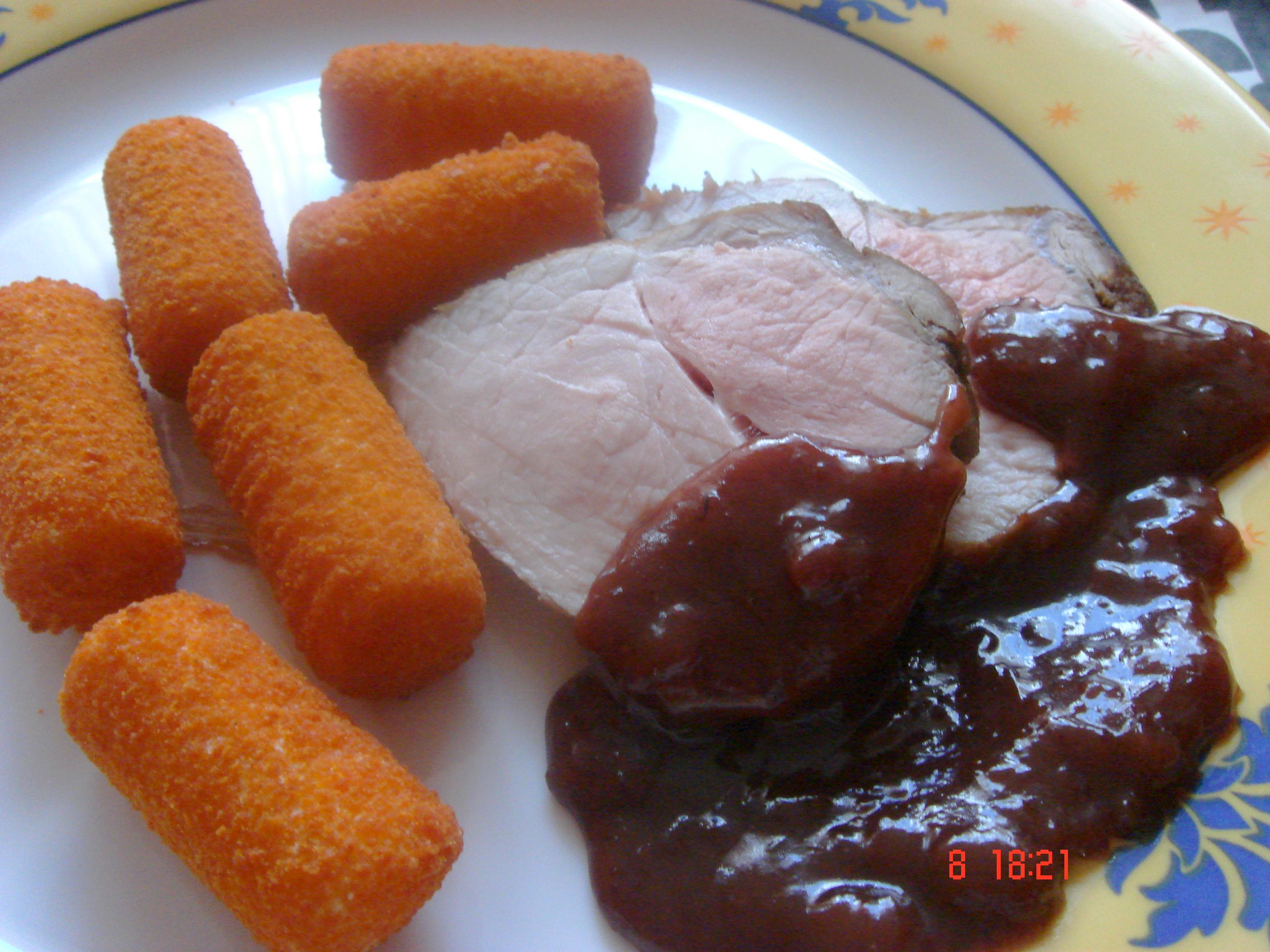 Gebraden varkensfricandeau met veenbessensaus