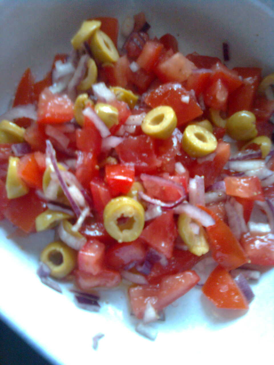 Tomatensalade met rode ui