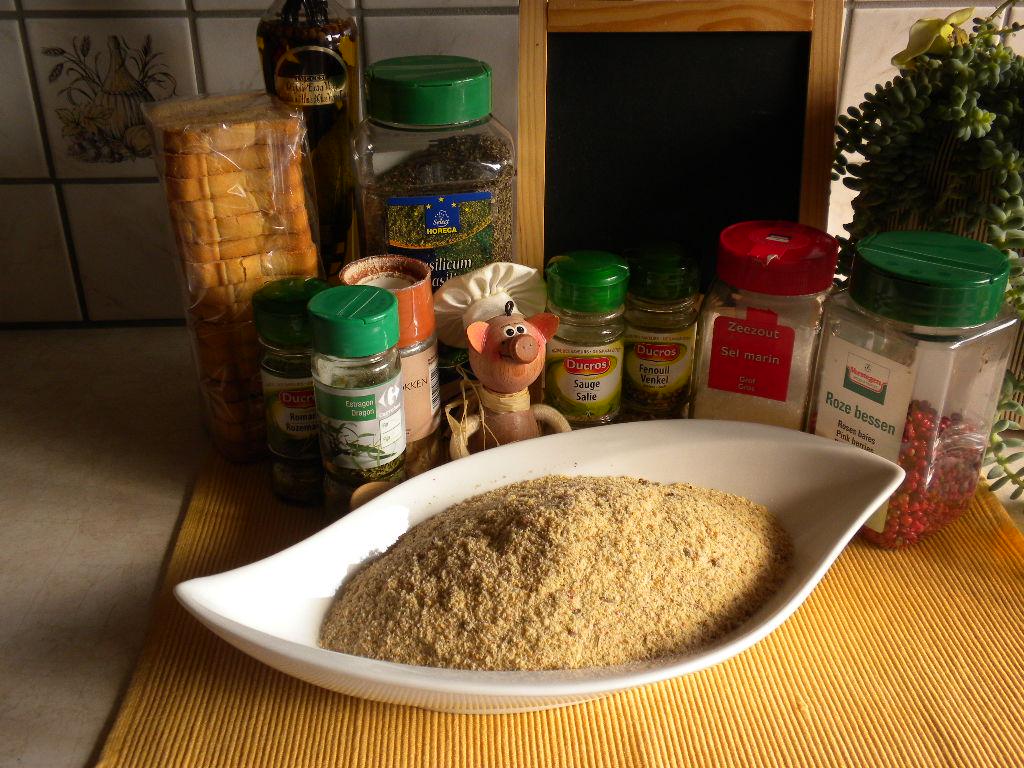 Noodgeval : chapelure of paneermeel zelf maken met kruiden 