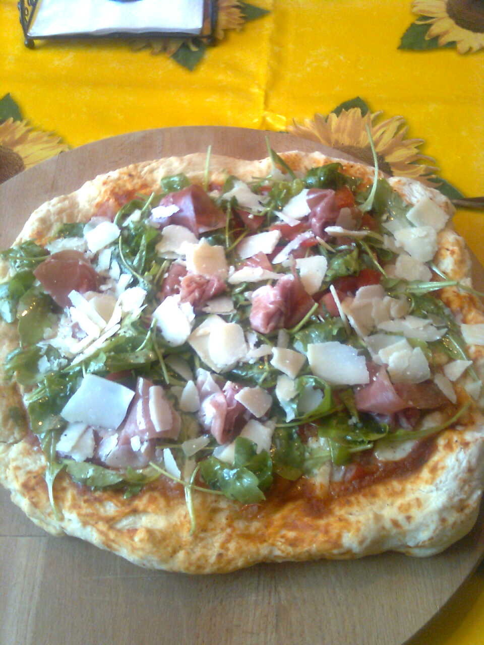 Plaatpizza met rucola en parmaham