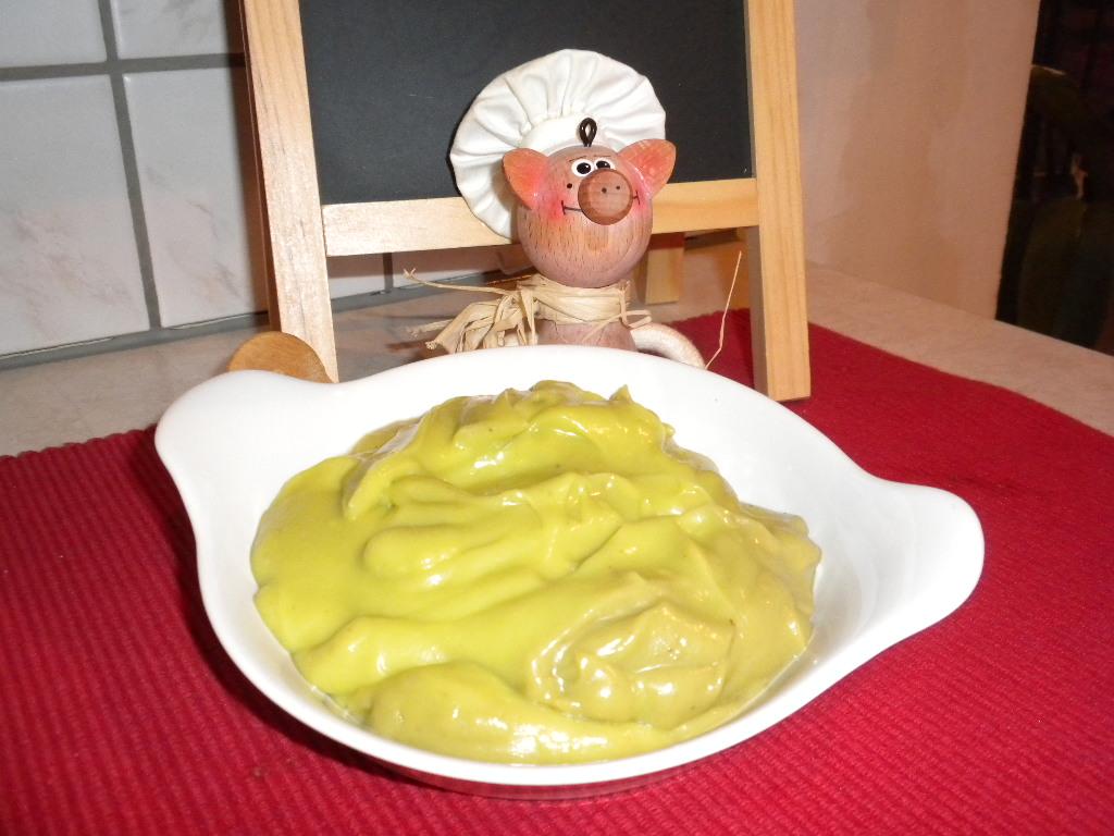 Sausje dessert met avocado