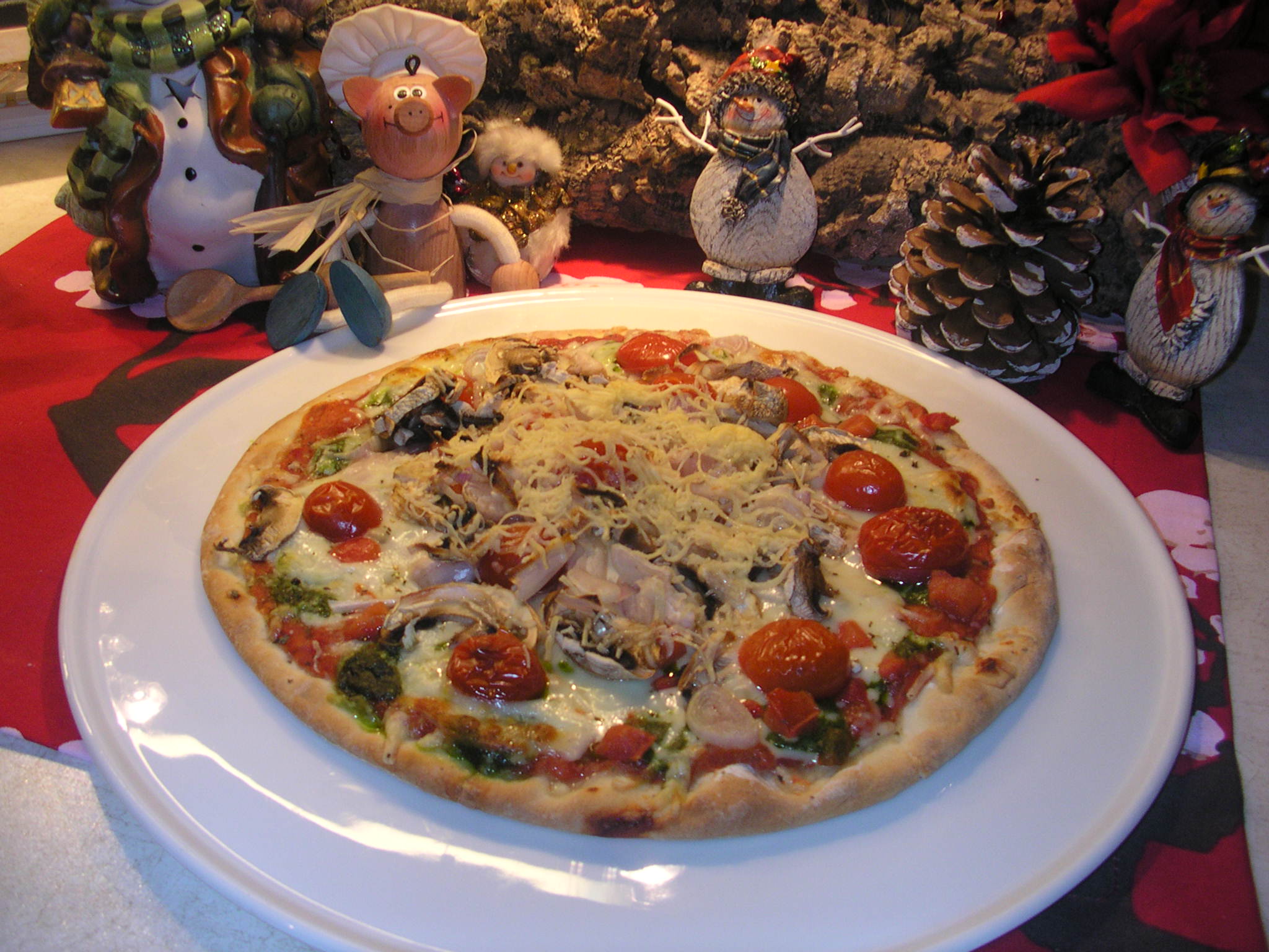 Pizza rijkelijk gevuld ...en gerookte kip