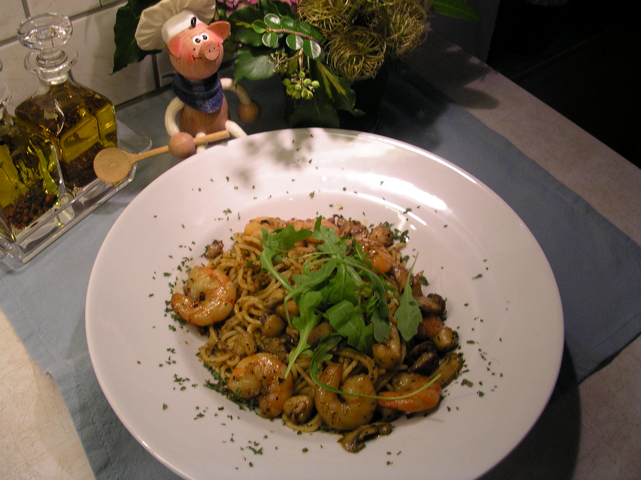 Pasta bordje met scampi 's en st - jacobsvruchten
