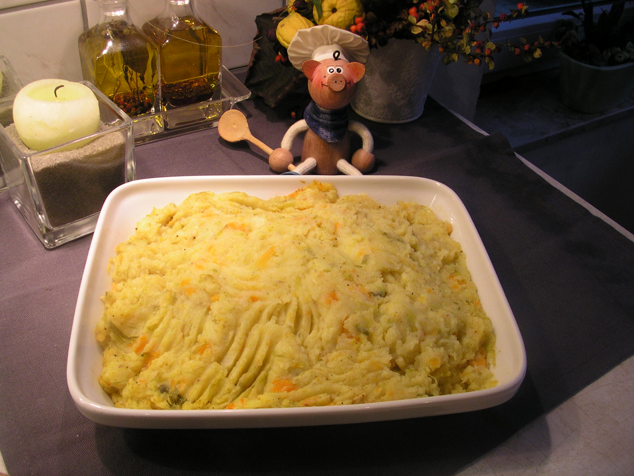 Aardappelpuree met porei , ajuin en wortel