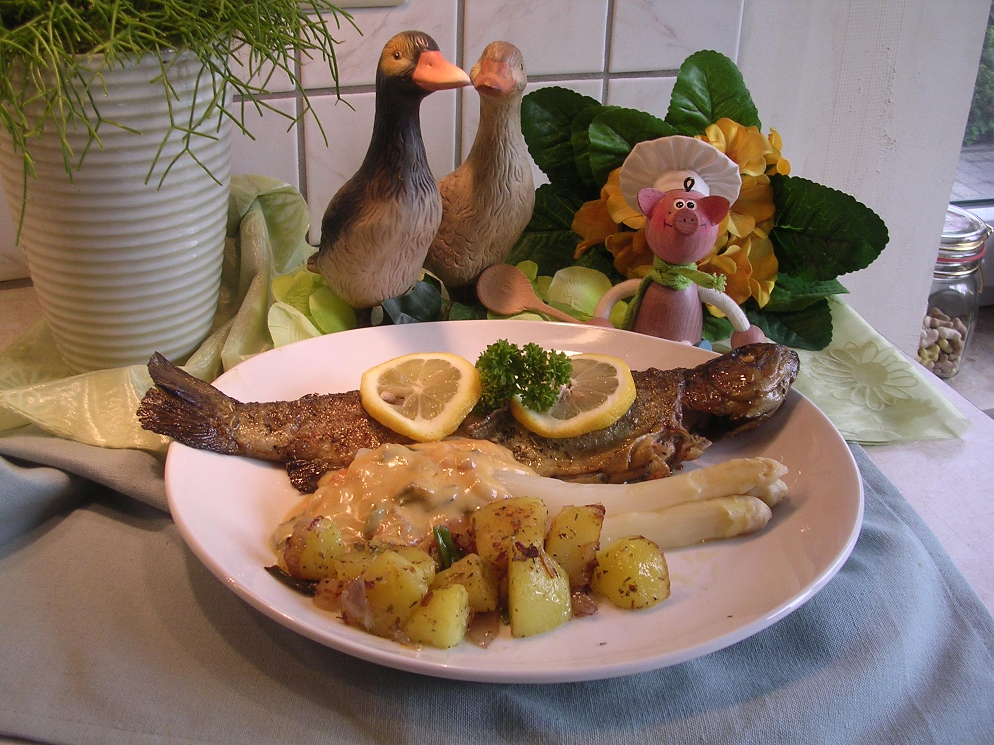Zalmforel met vlaamse asperges