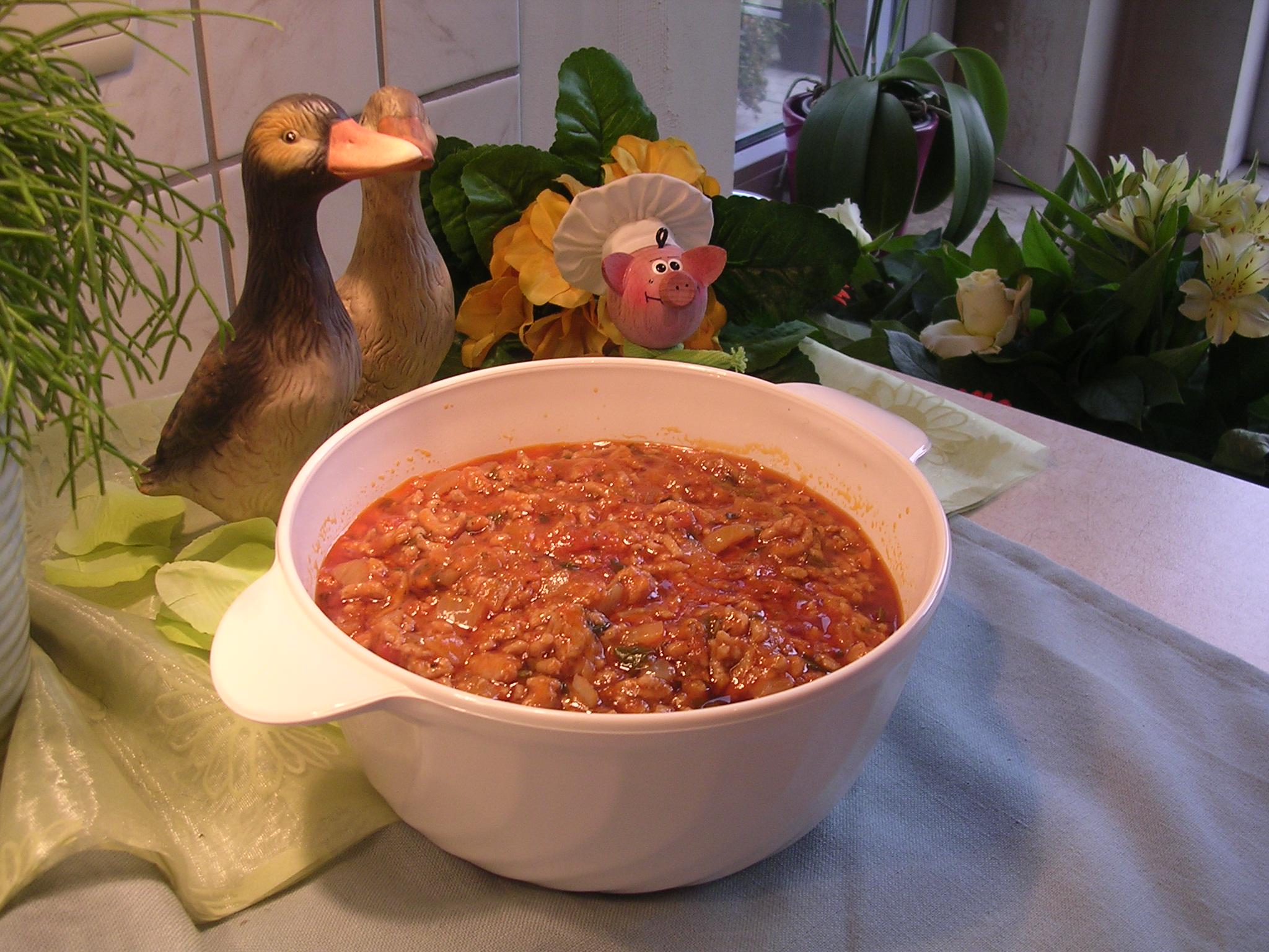 Spaghetti saus met rode pesto en rucola