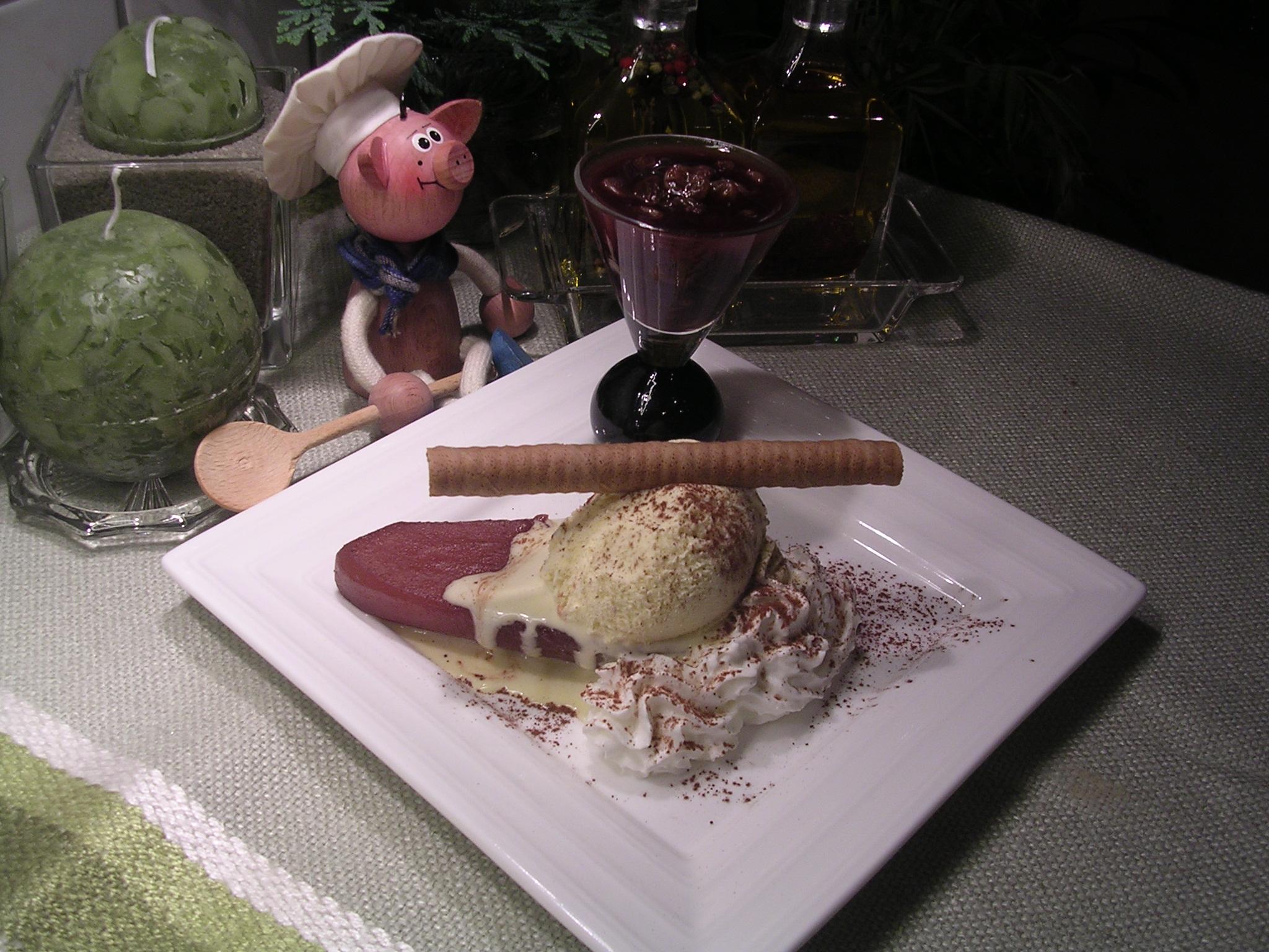 Dessert : gemarineerde peer met ijs