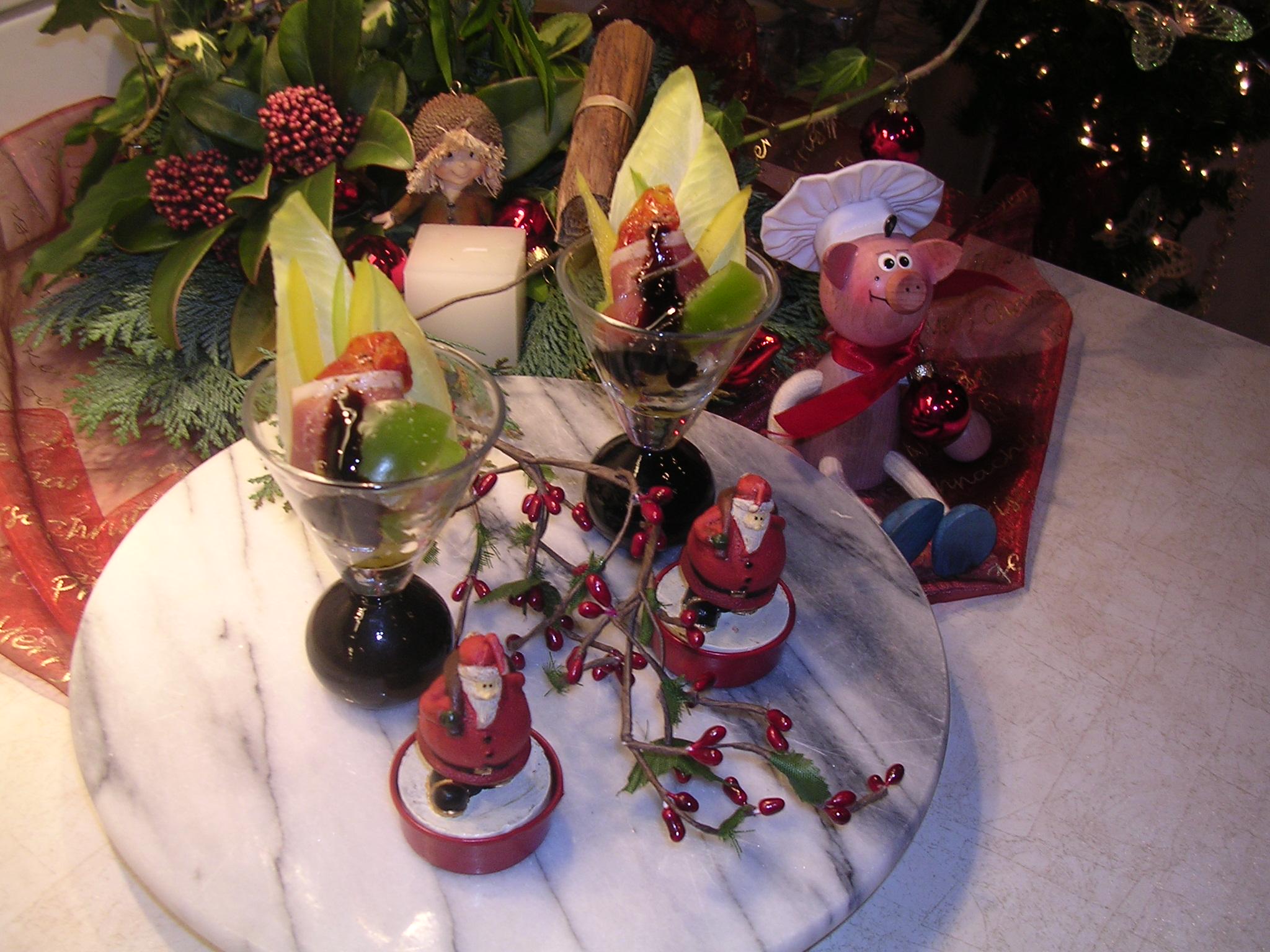 Hapje : glaasje gevuld met parmaham met zongedroogde tomaat