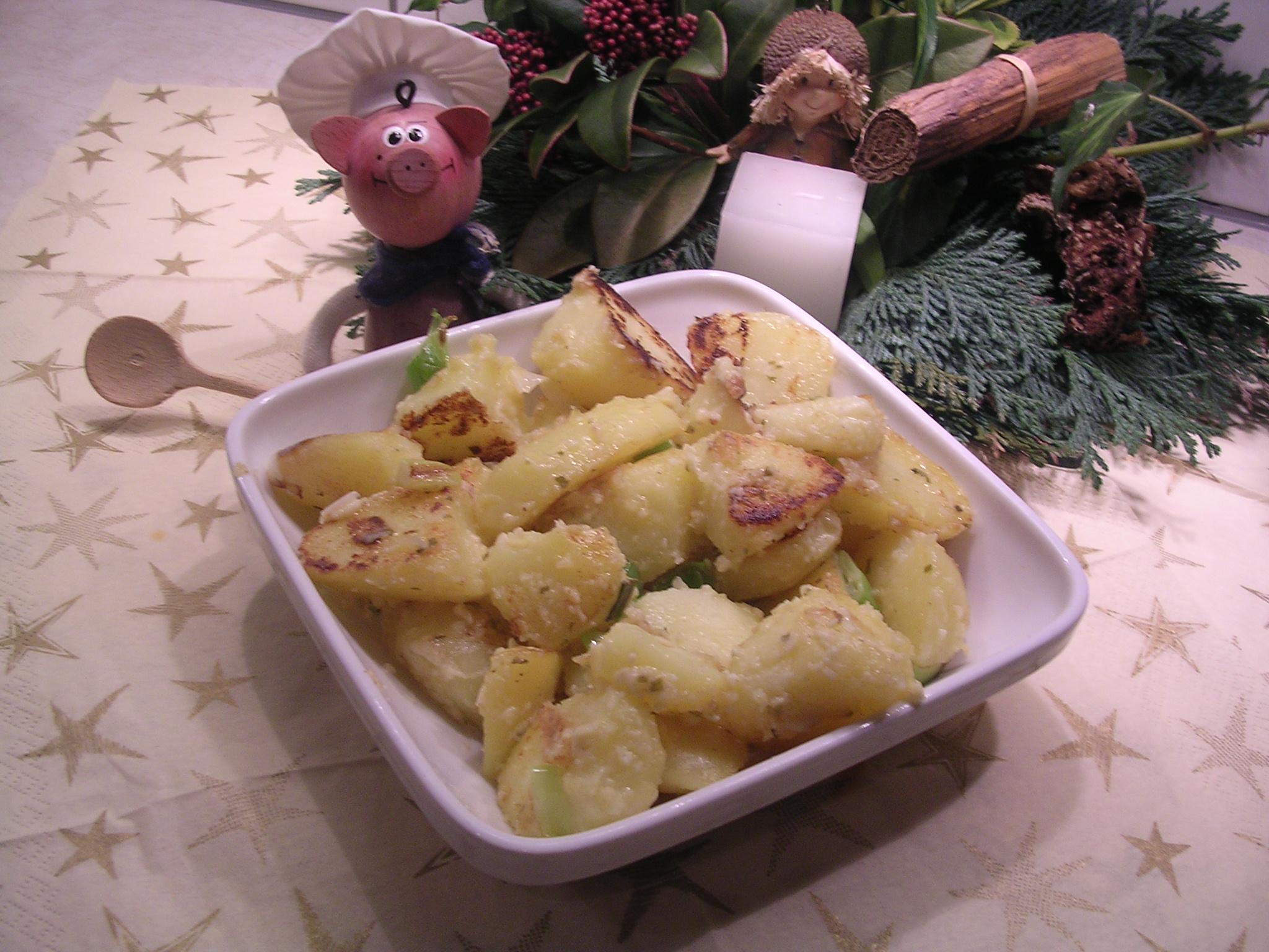 Aardappelen gewenteld in Boursin met ajuinpijpjes